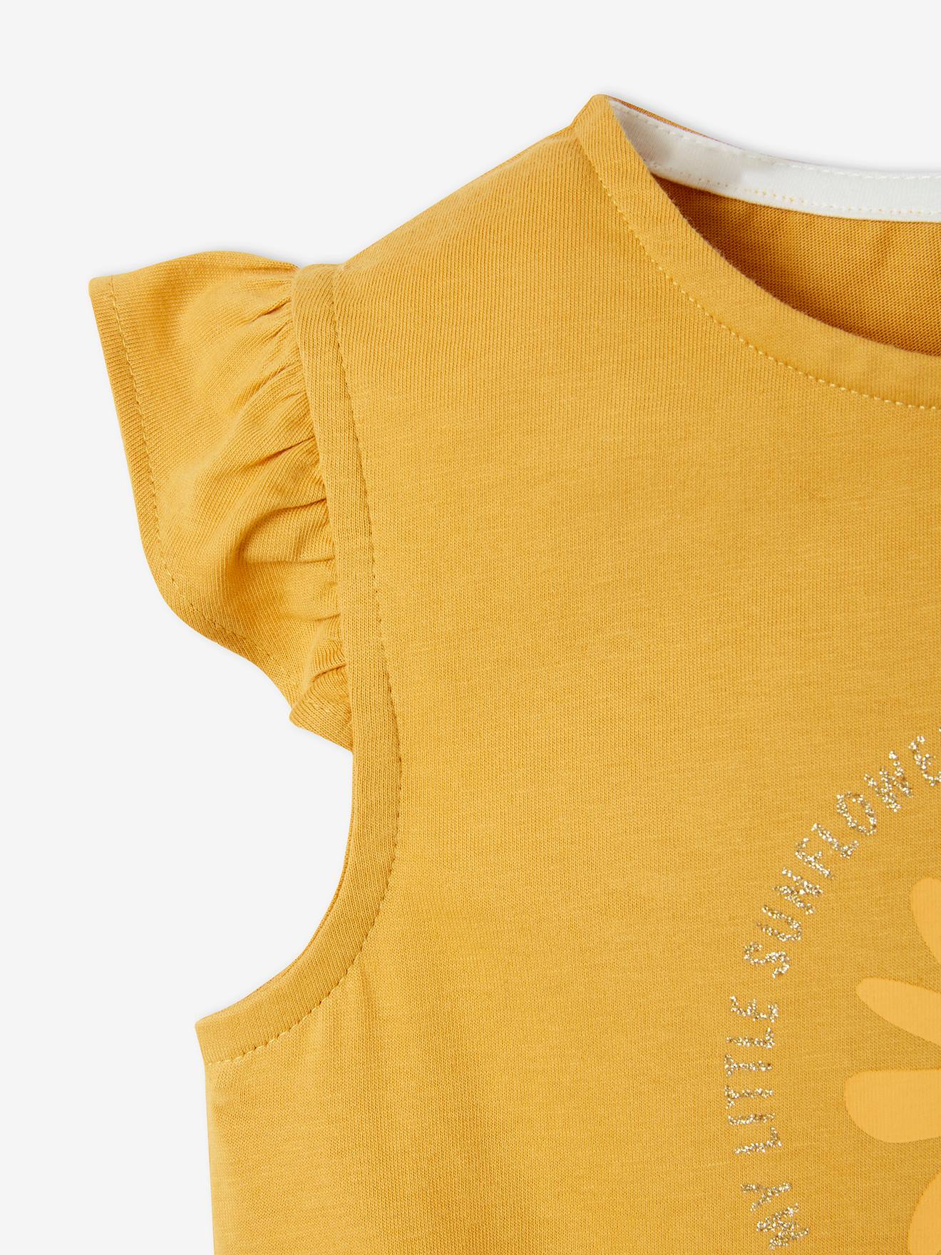 Conjunto com camiseta com detalhe de amarração e babados e shorts coral.