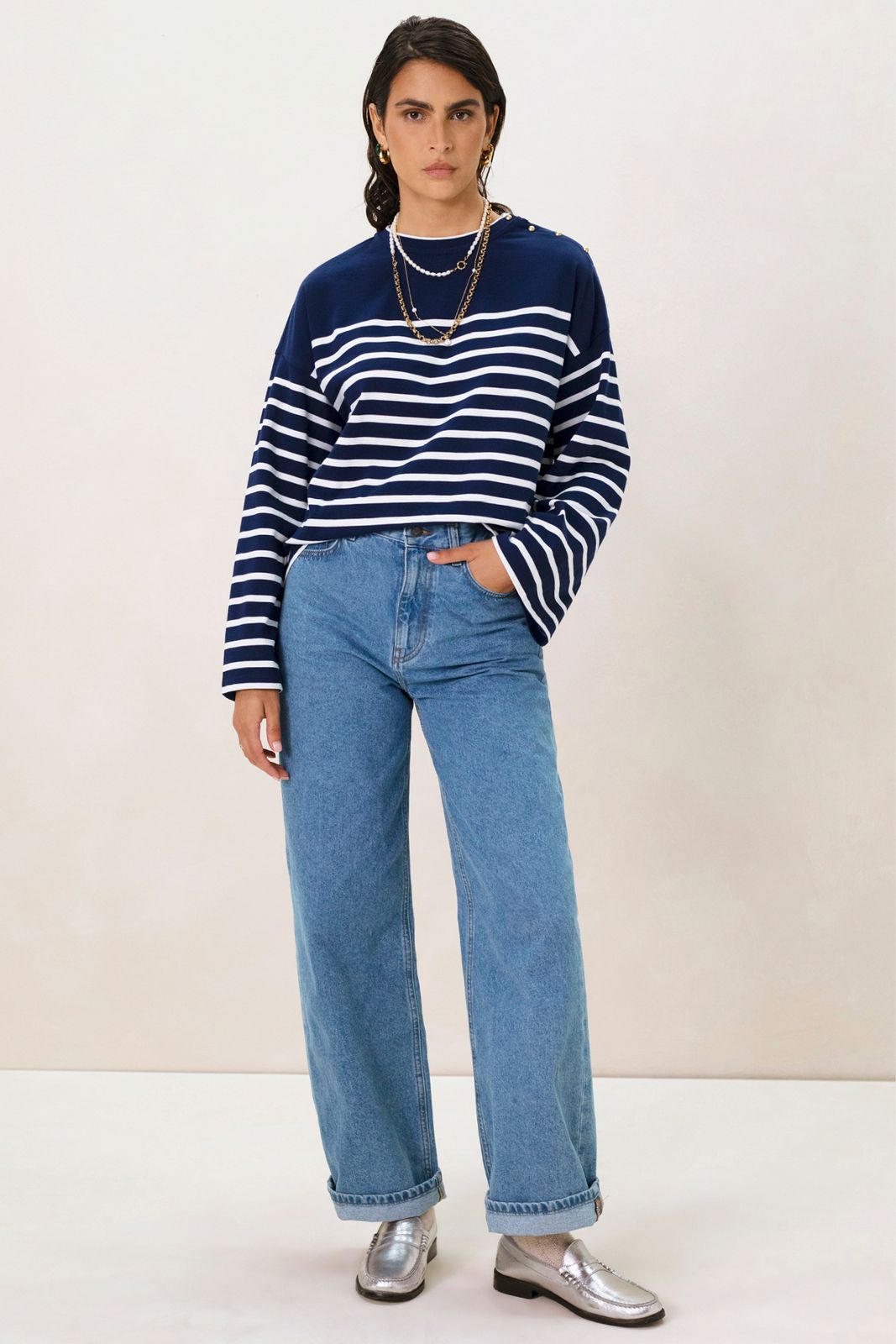 Donkerblauw gestreepte top met knoopdetails