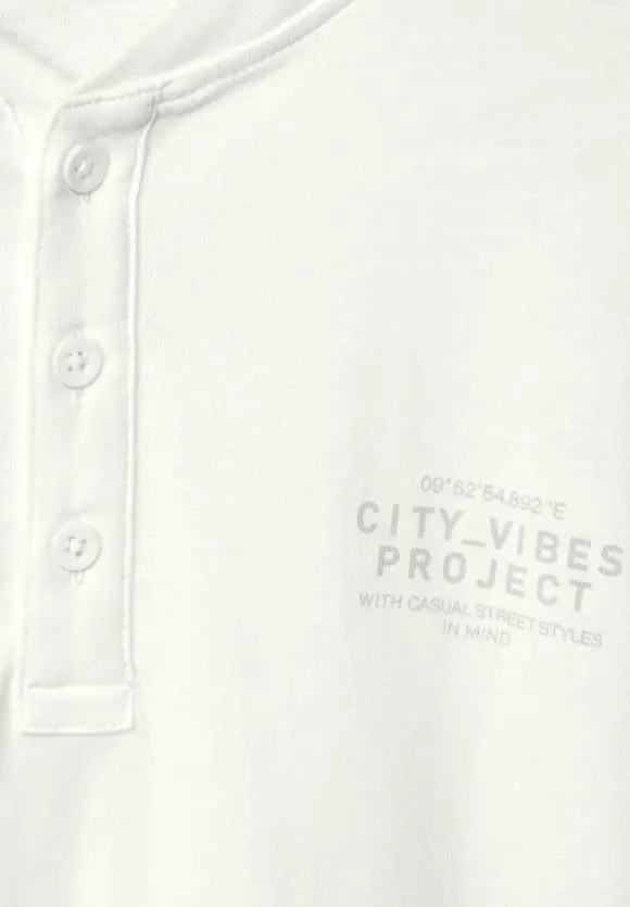 Henleyshirt mit Brustprint - broken white