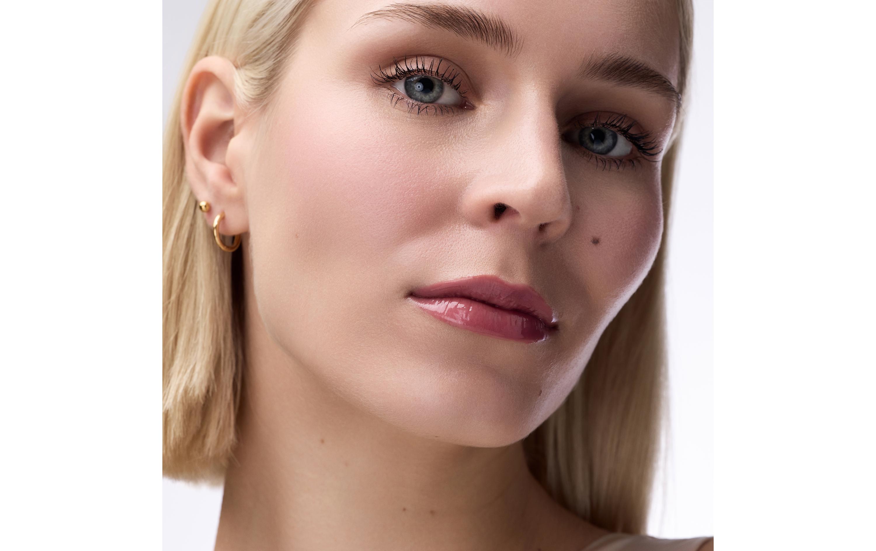 Lip Gloss Butter Drippin' Glossy 030 Butter TogetherFeuchtigkeitsspendender, glänzender Lippenbalsam in zartem Rosa