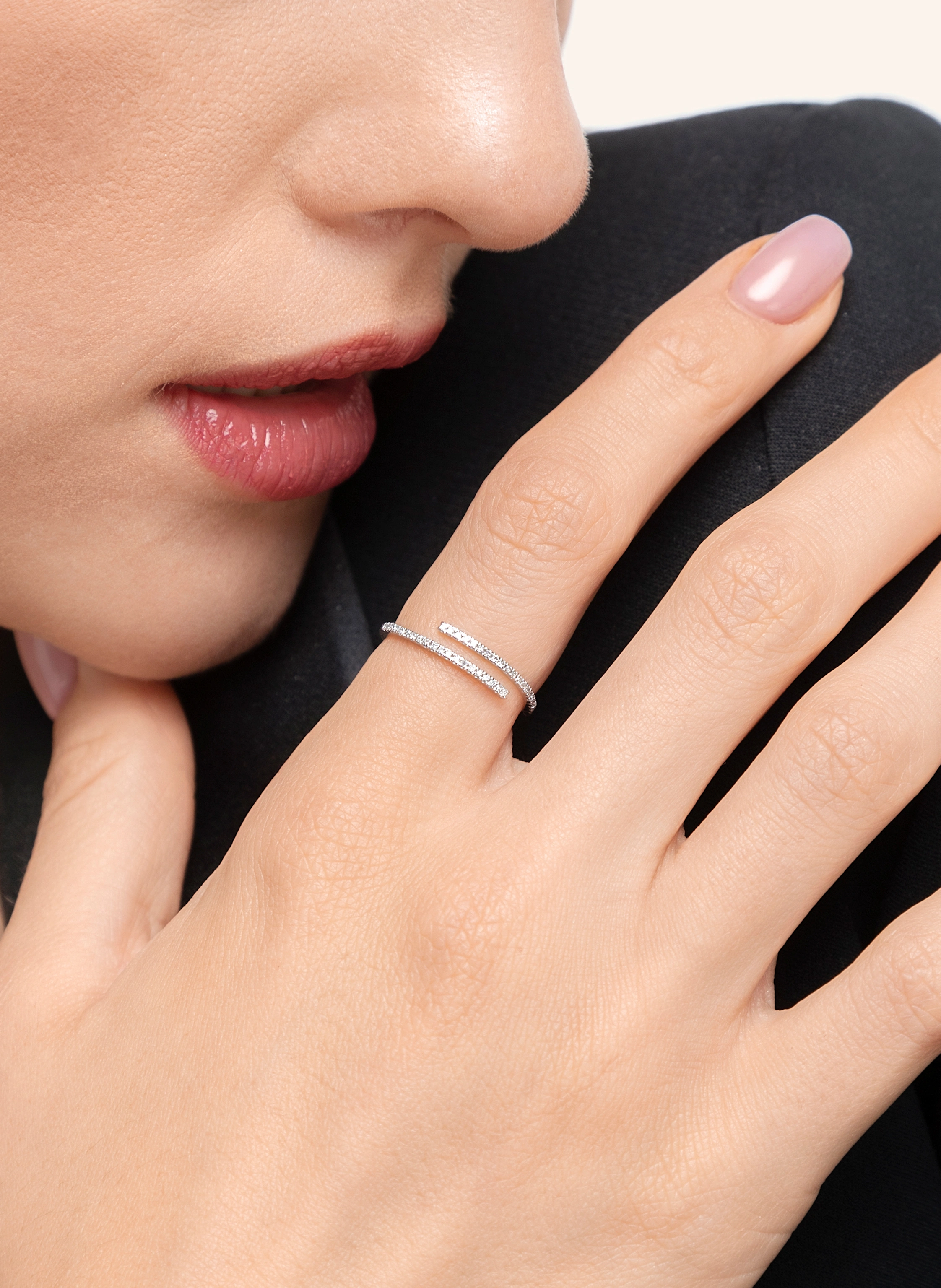 Leaf Ring OPEN aus 18 Karat Weißgold mit Diamanten