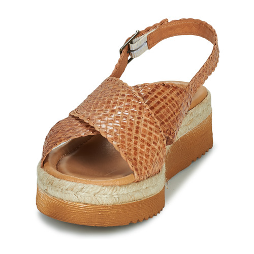 Betty London - ARAMA - camel