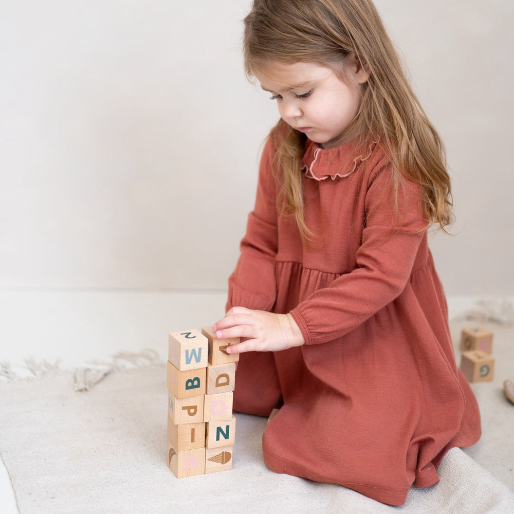 Køb Minimalisma Autumn Blush with Cloudberry contrast Artistic Kjole