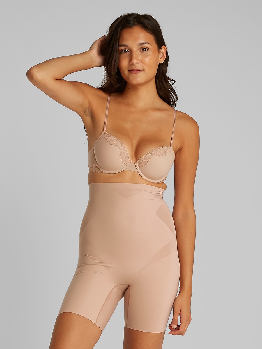 CALVIN KLEIN ROUPA ÍNTIMA<br>Meia-calça modeladora que fica no lugar e se estica