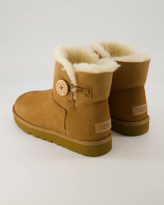 UGG Mini Bailey Button II Winterschuhe in Braun