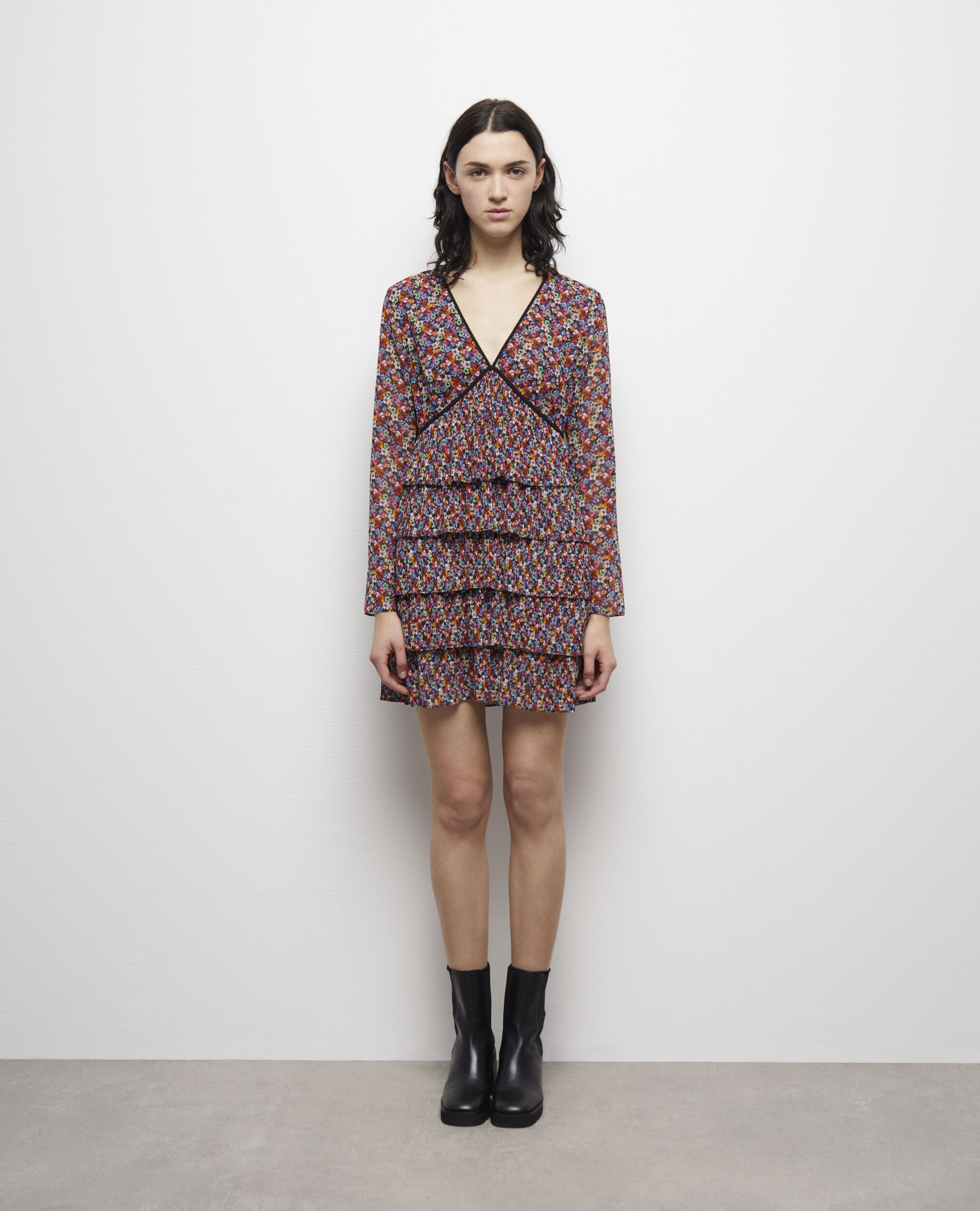 Robe courte multicolore plissée