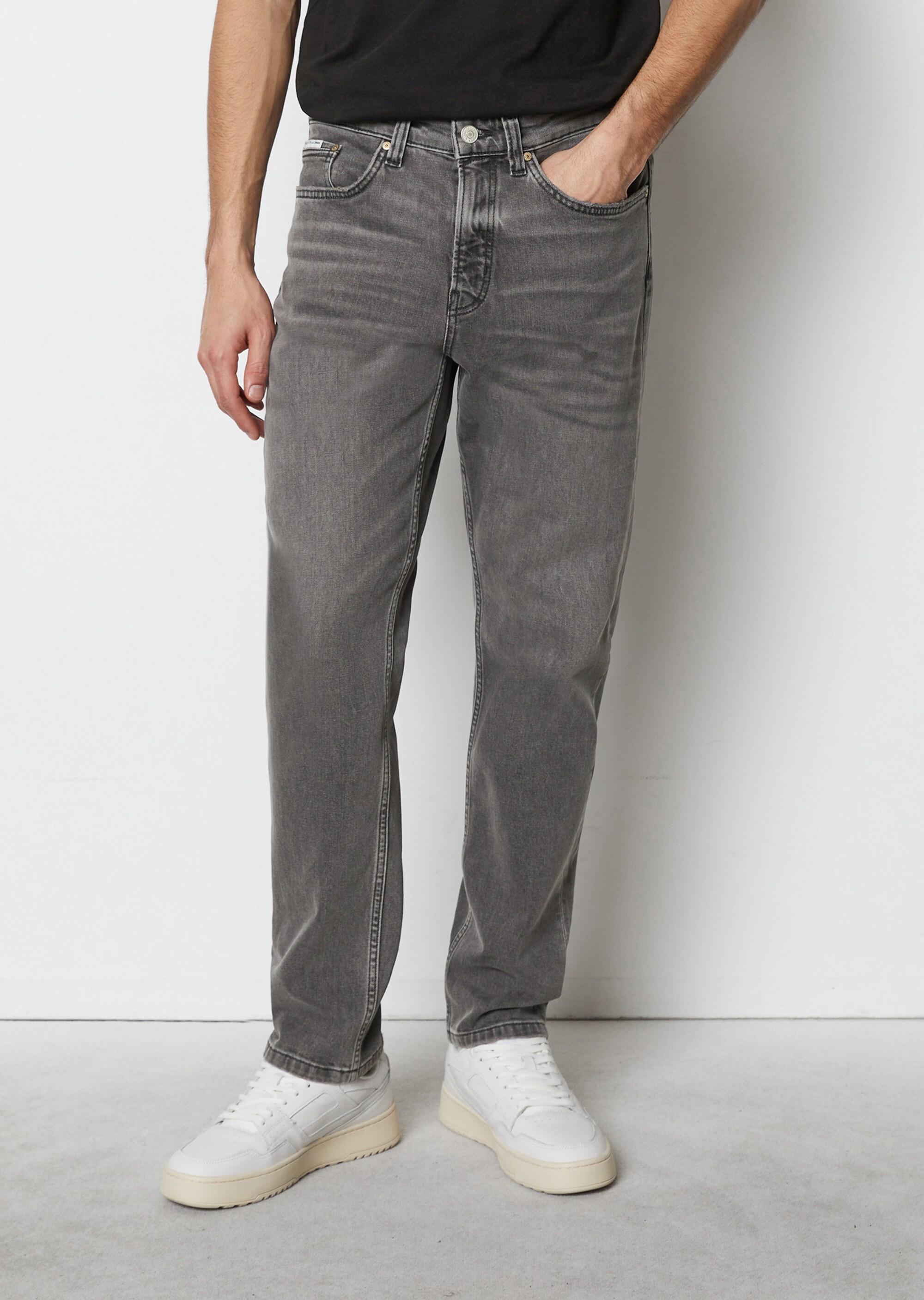 Jeans Modell LINUS slim tapered aus Bio-Baumwoll-Mix
