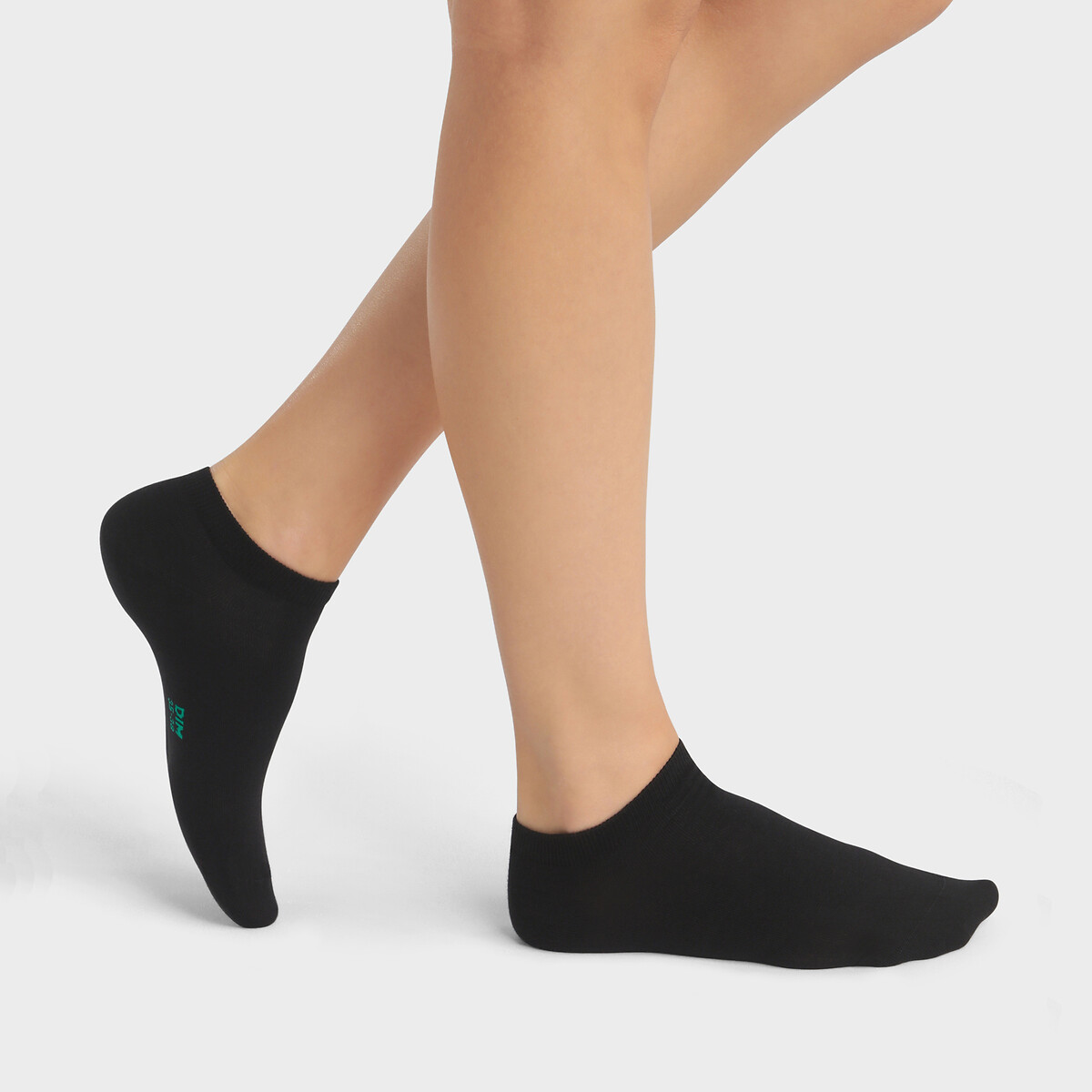 DIM<br>Conjunto de 2 pares de meias.