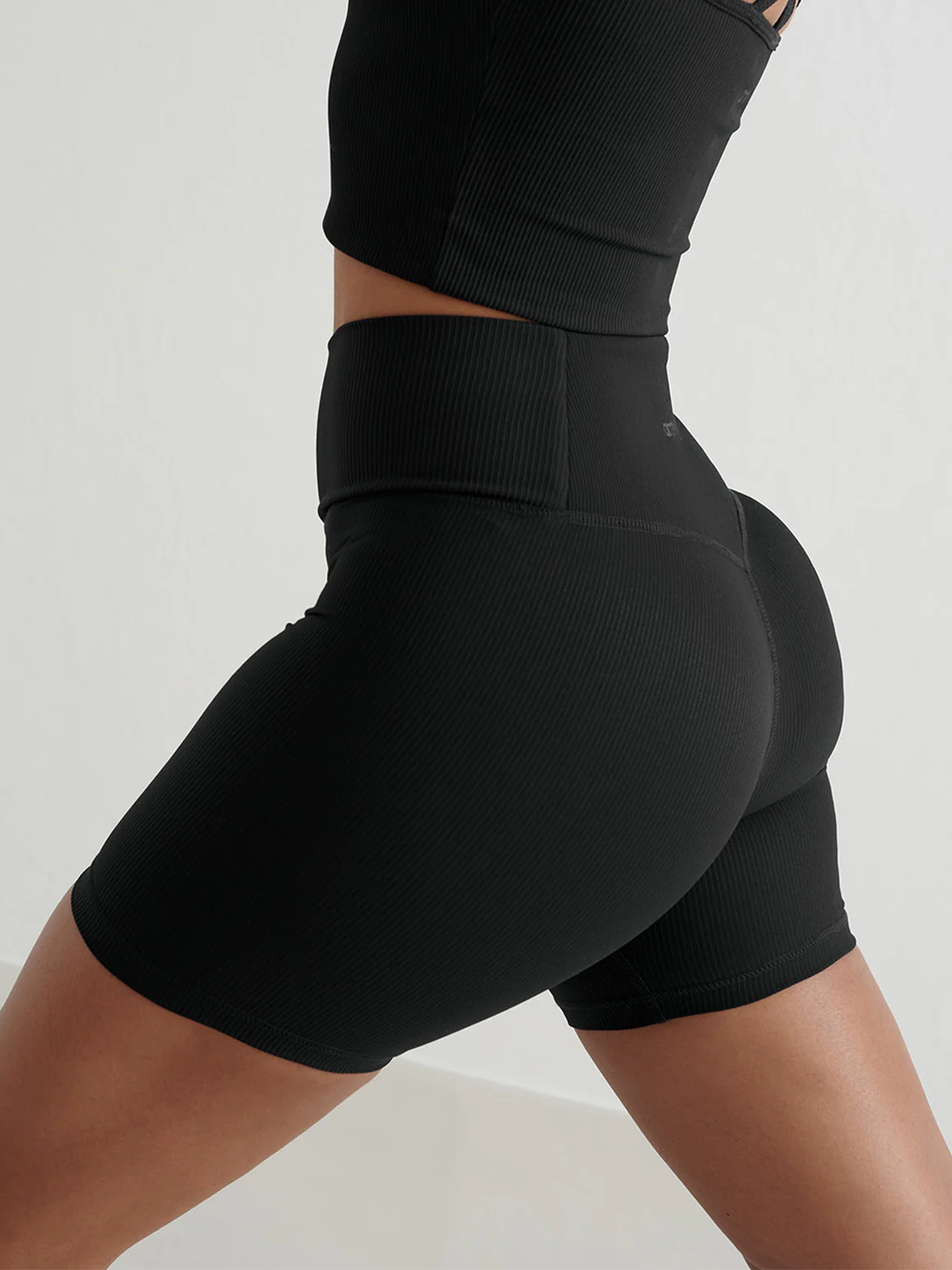 Ribbed Performance Midi Biker Shorts