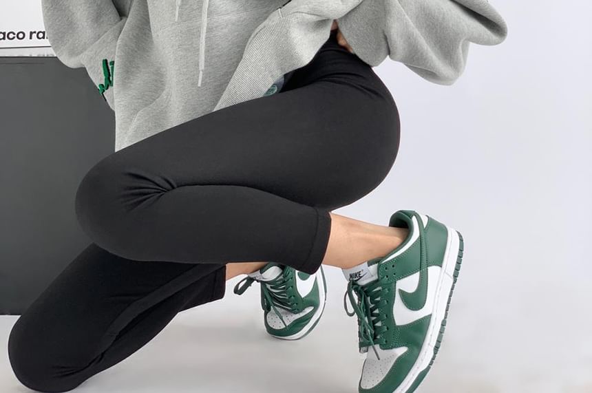 Essere - Oversized hoodie met geborduurde letters