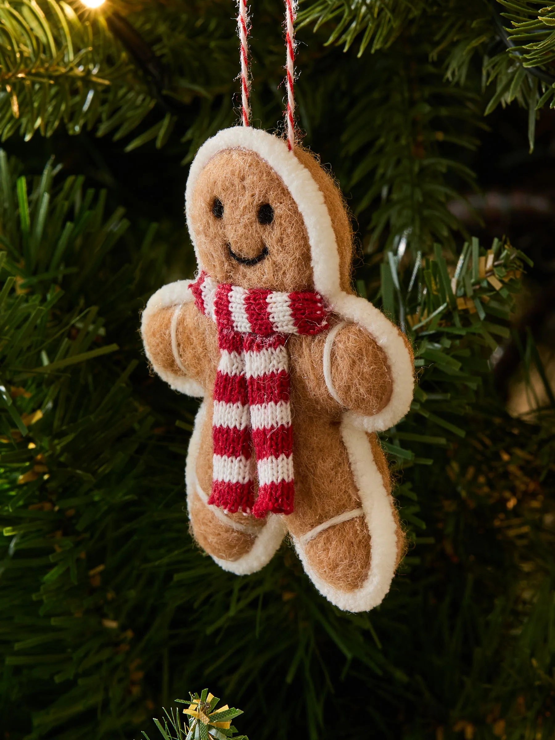 3 Pak peperkoekkoekjes vilten kerstballen