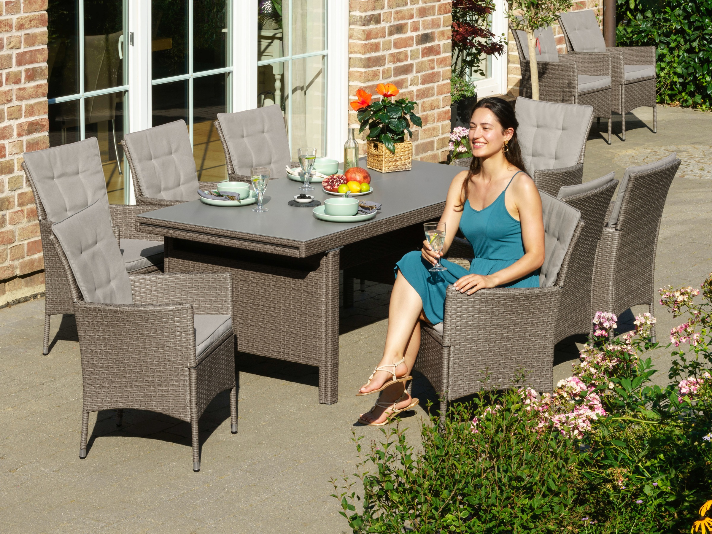 KONIFERA Garten-Essgruppe »Mailand« Set, 10x Sessel, 1x AZ-Tisch 179-302 cm, inkl. Auflagen, 31 Stk. tlg. Polyrattan, Stahl, Braun