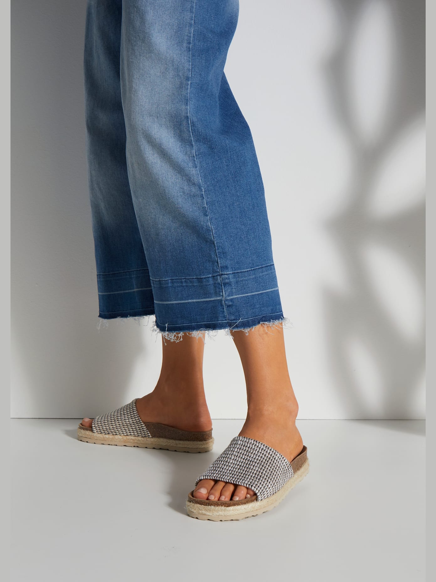 Mules tendance avec détails en raphia