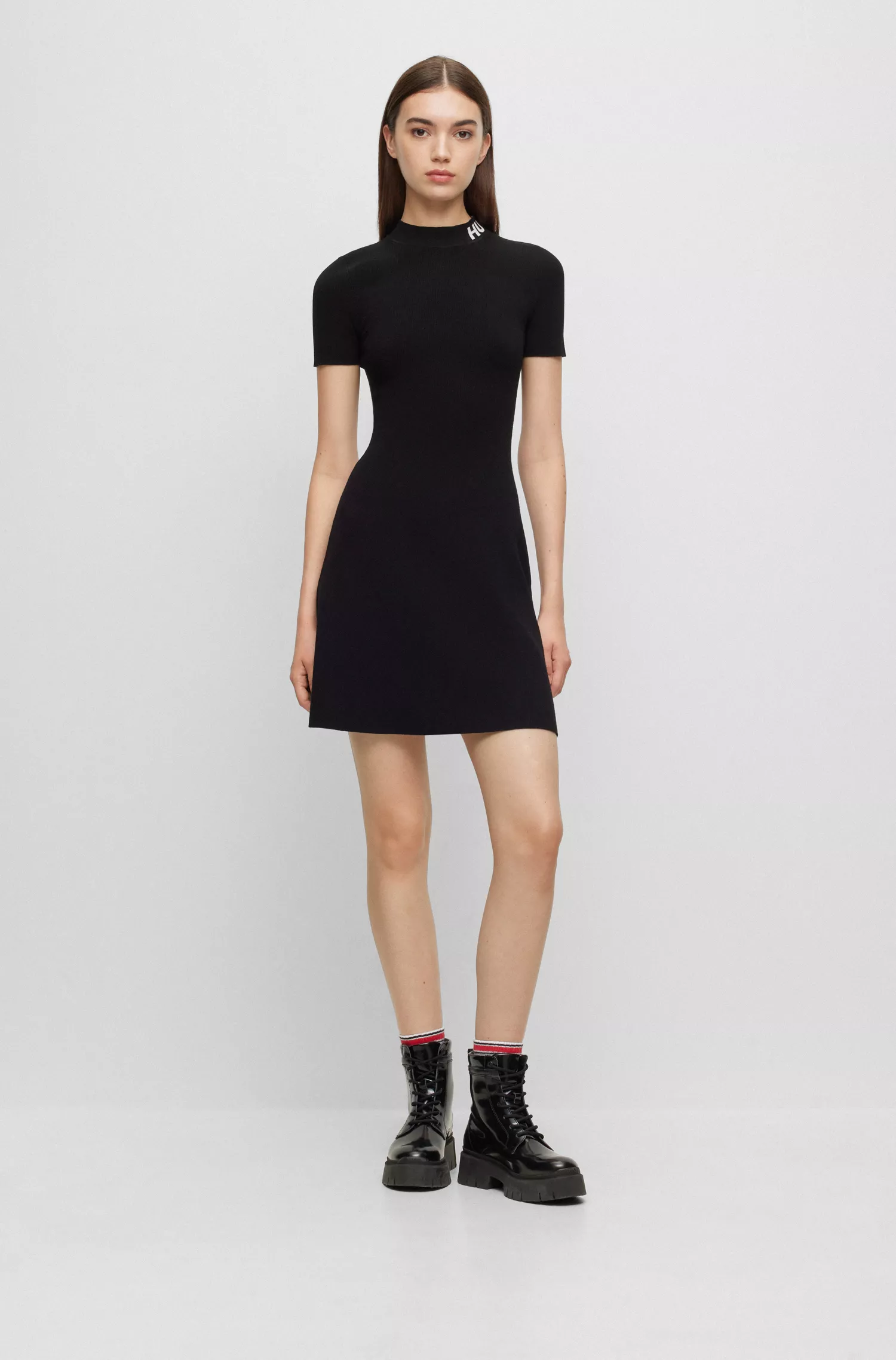 Vestido de malha vermelho HUGO de manga curta com gola com logotipo.