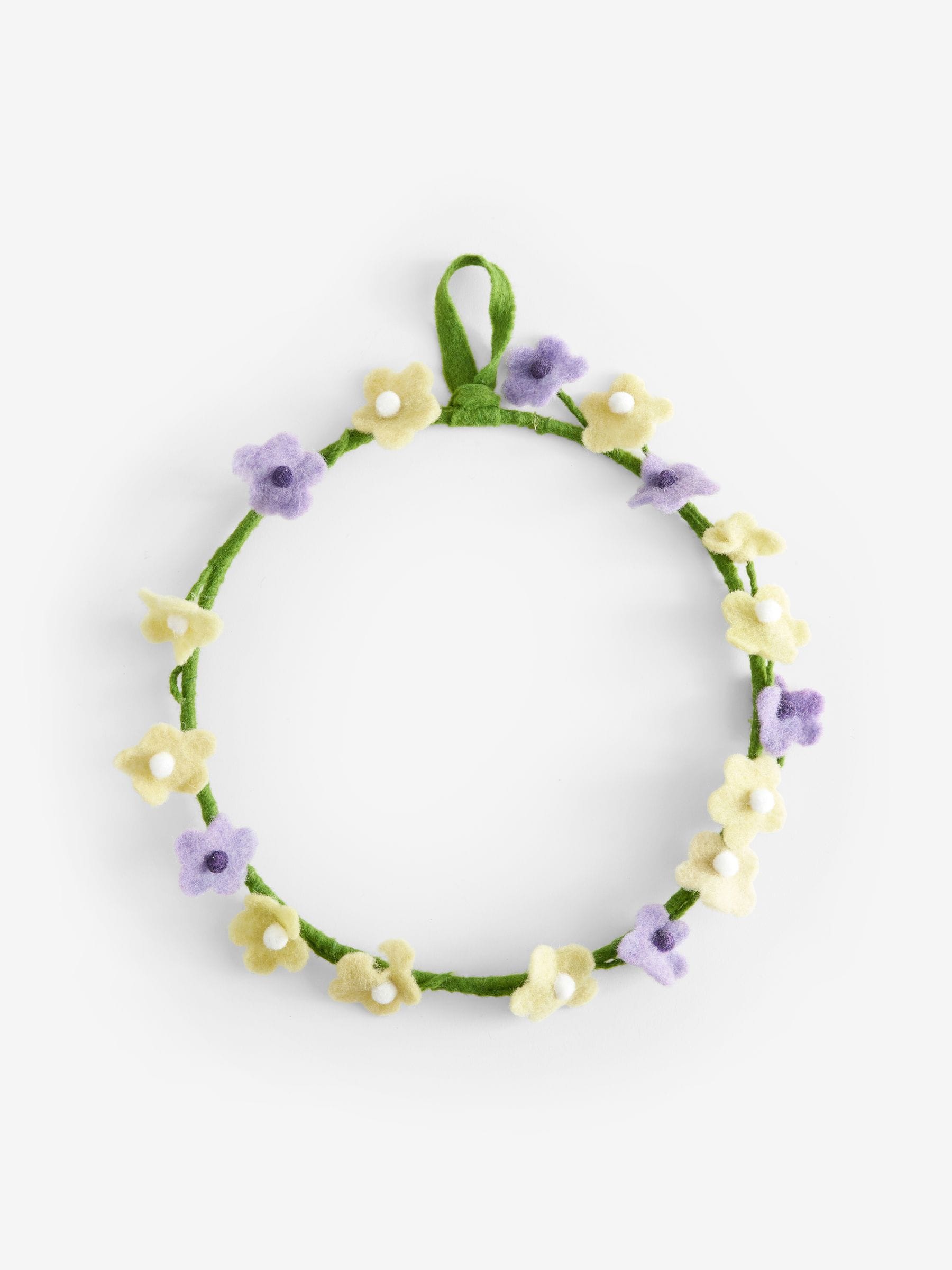 Lentekrans van vilt met bloemen