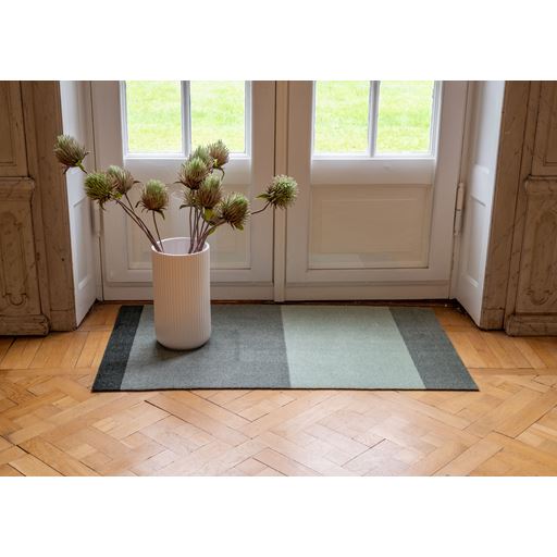 Tica Copenhagen Stripe Horisontal Gulvtæppe, Grøn/Støvet/Mørk Grøn, 67x120 cm