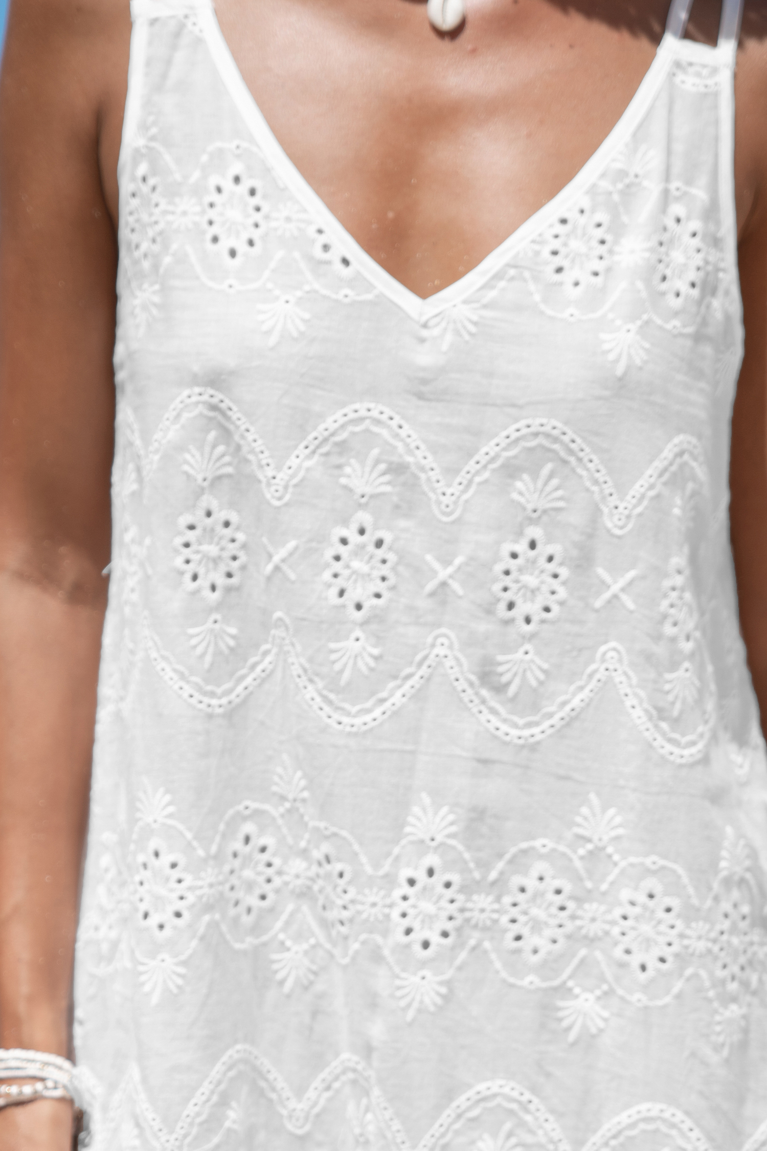 Robe cover up en pur coton à œillets et fleurs