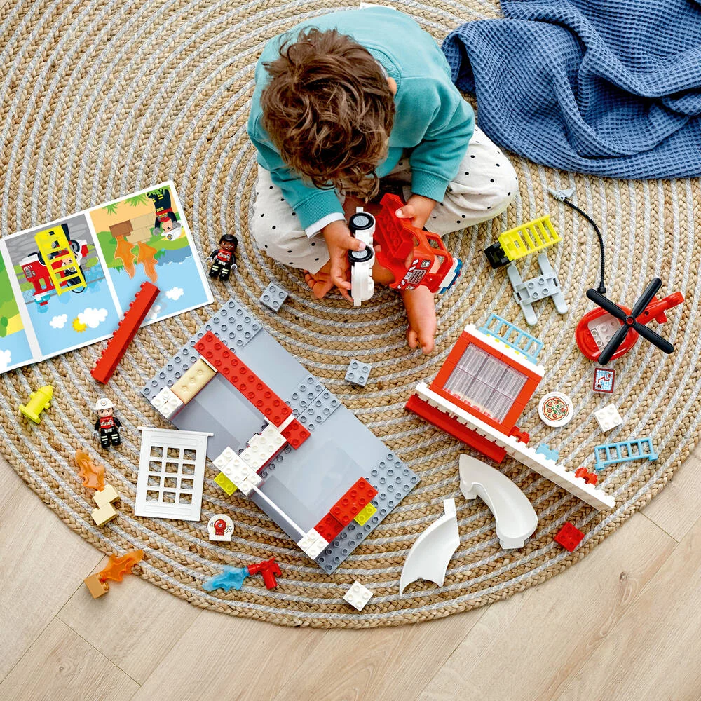 LEGO®DUPLO®MA VILLE 10970 - LA CASERNE ET L’HELICOPTERE DES POMPIERS