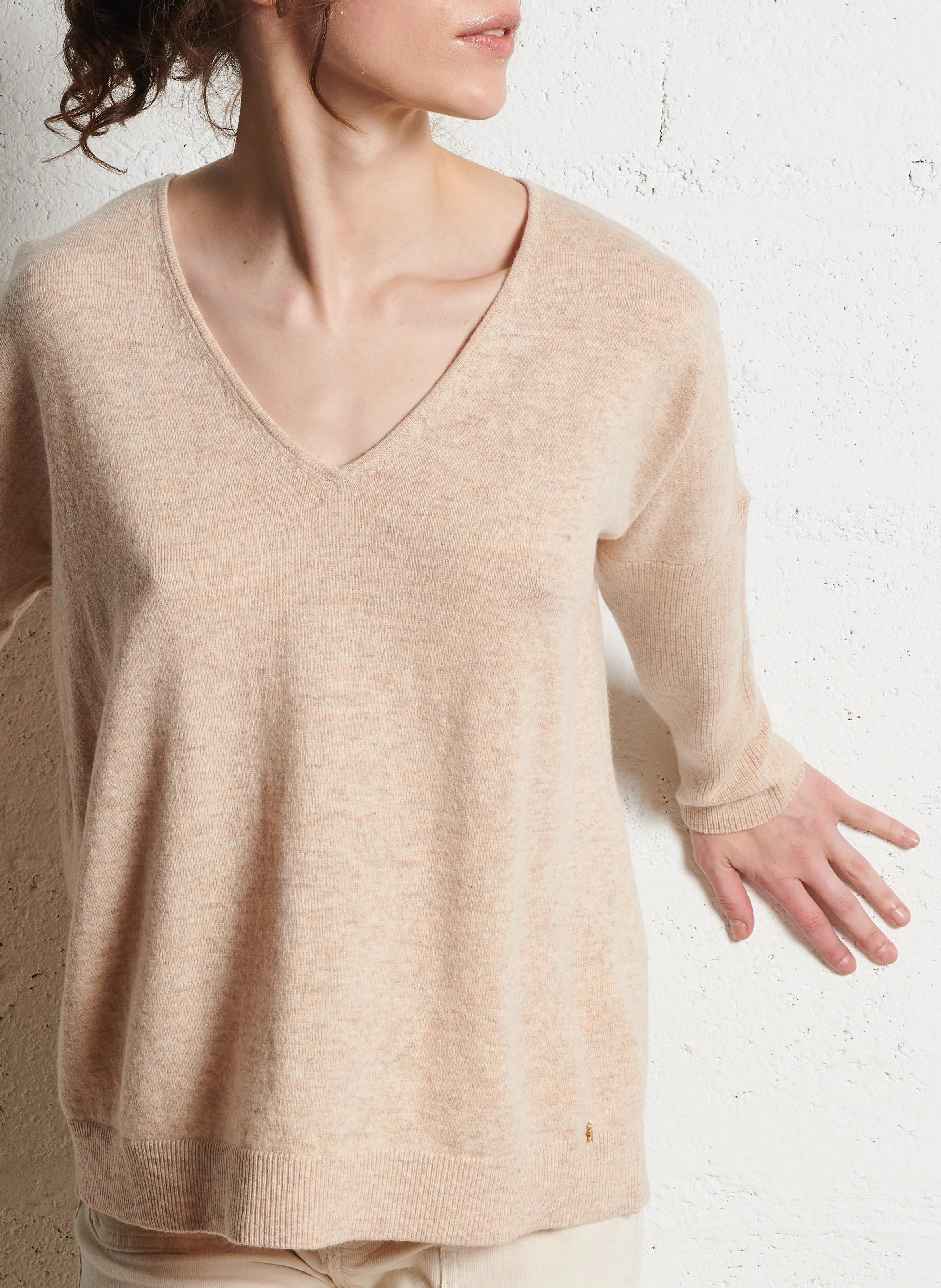 ARNITO - Pull col V en laine| Beige