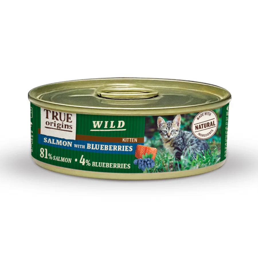 Lata de 85g de ração True Origins Wild Kitten com salmão e mirtilo para gatinhos.