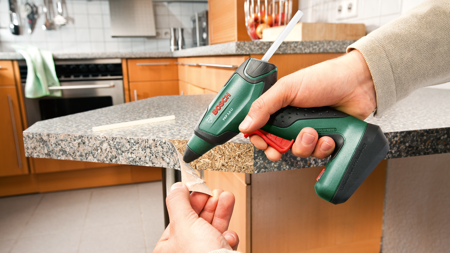 Bosch Home & Garden  Heißklebepistole PKP 3,6 LI, 3,6V    Kabellose, schnell aufheizbare Klebepistole