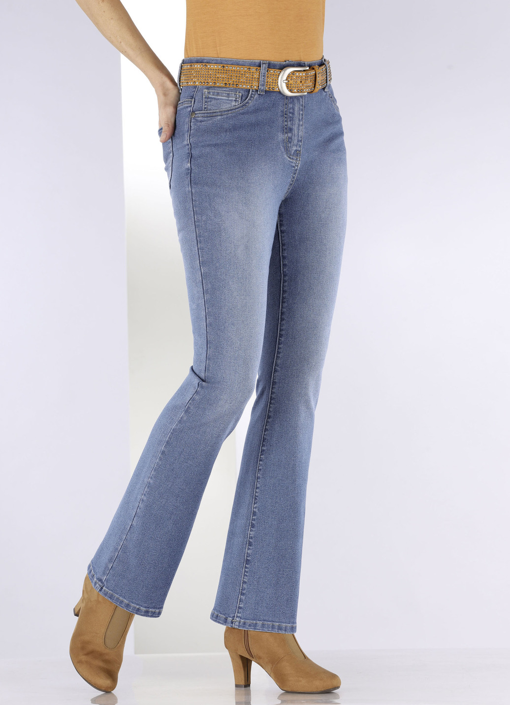 Jeans mit leicht ausgestellter Beinweite