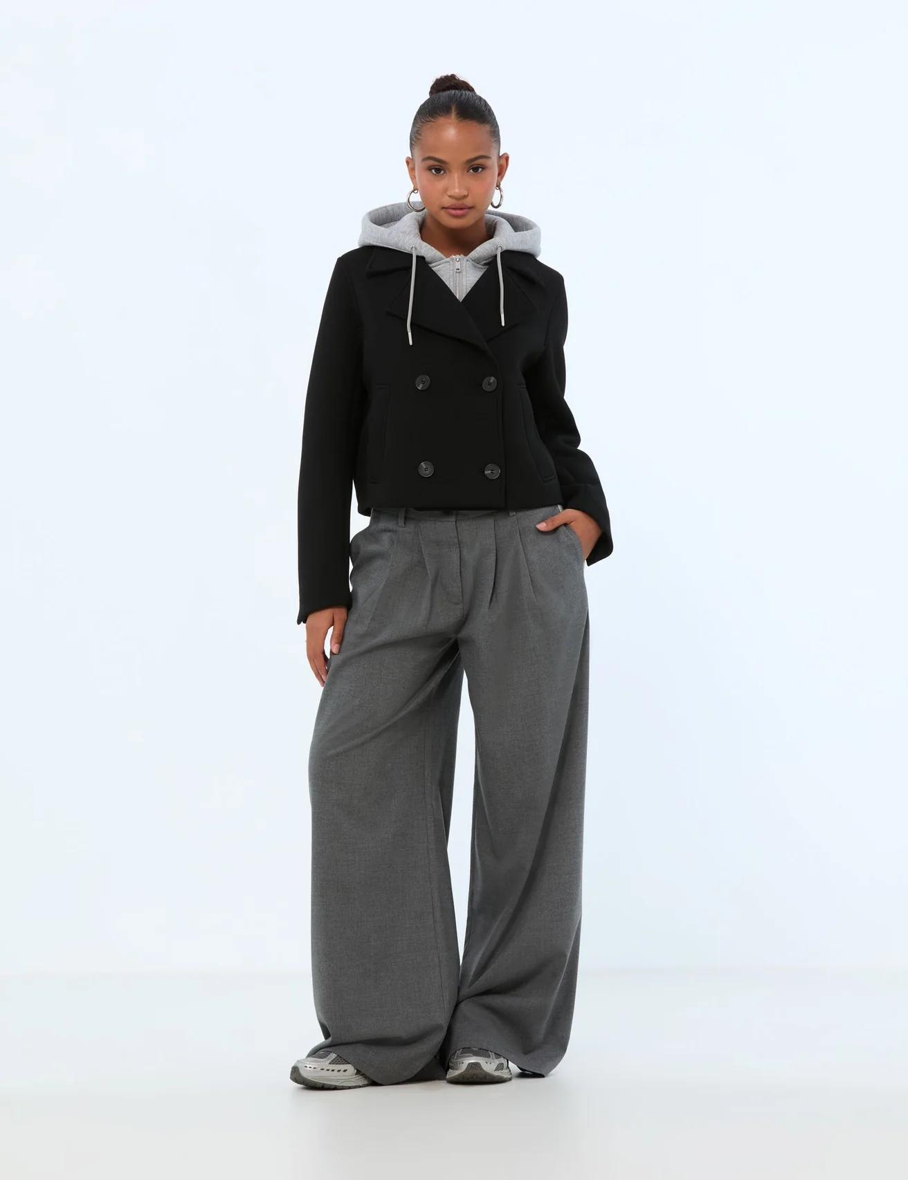 Pantalon palazzo gris moyen avec bandes blanches
