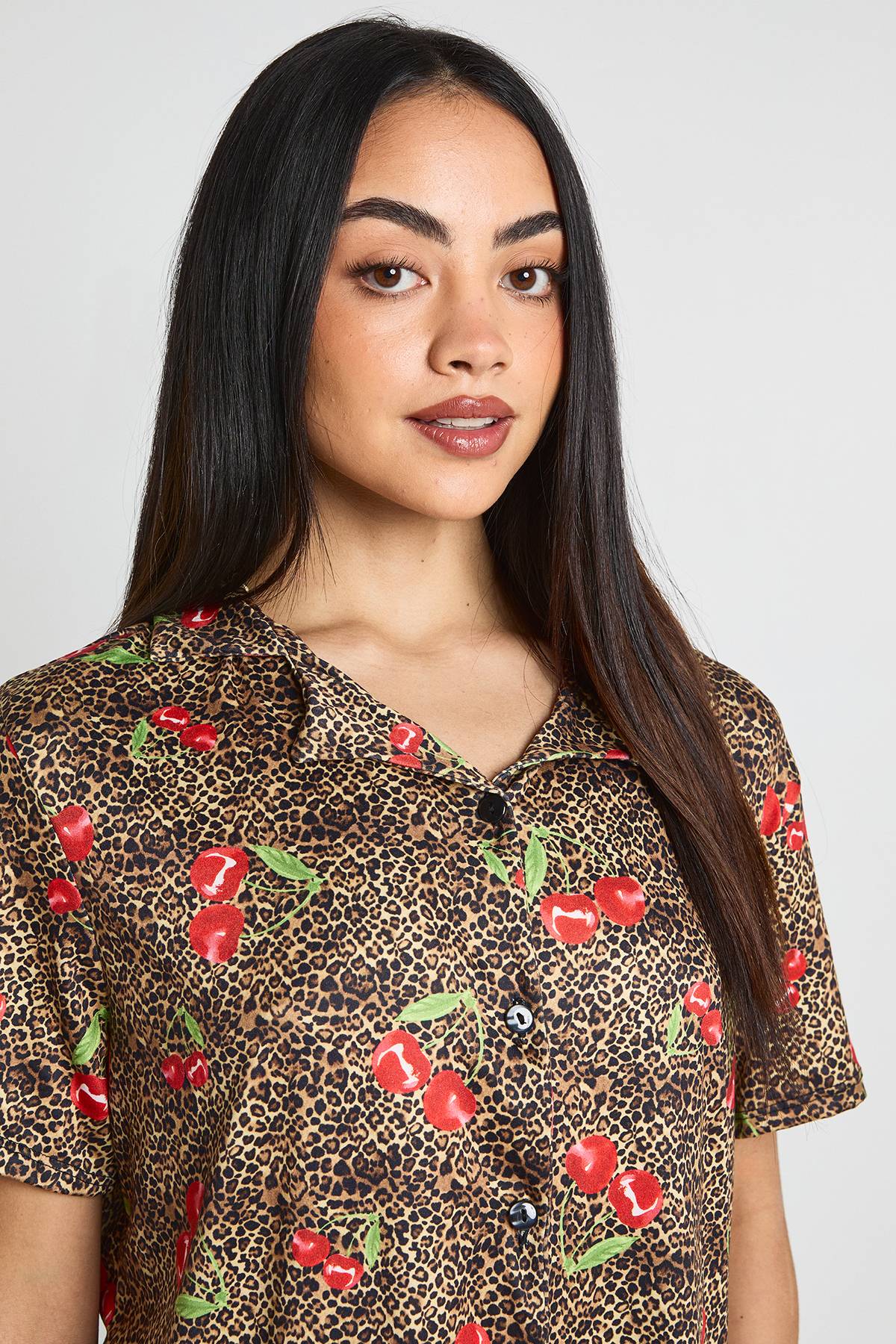 boohoo Ensemble Pyjama Chemise À Manches Courtes Et Short Imprimé Cerises Et Léopard