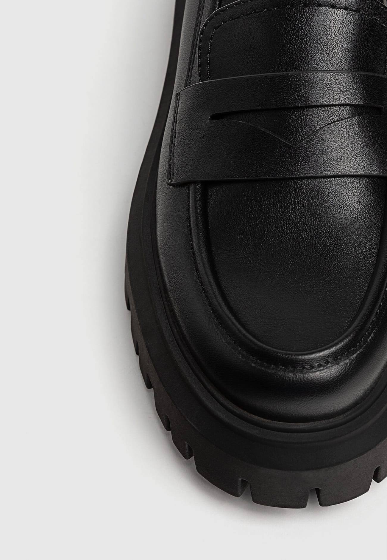 Mocassins com solado tratorado