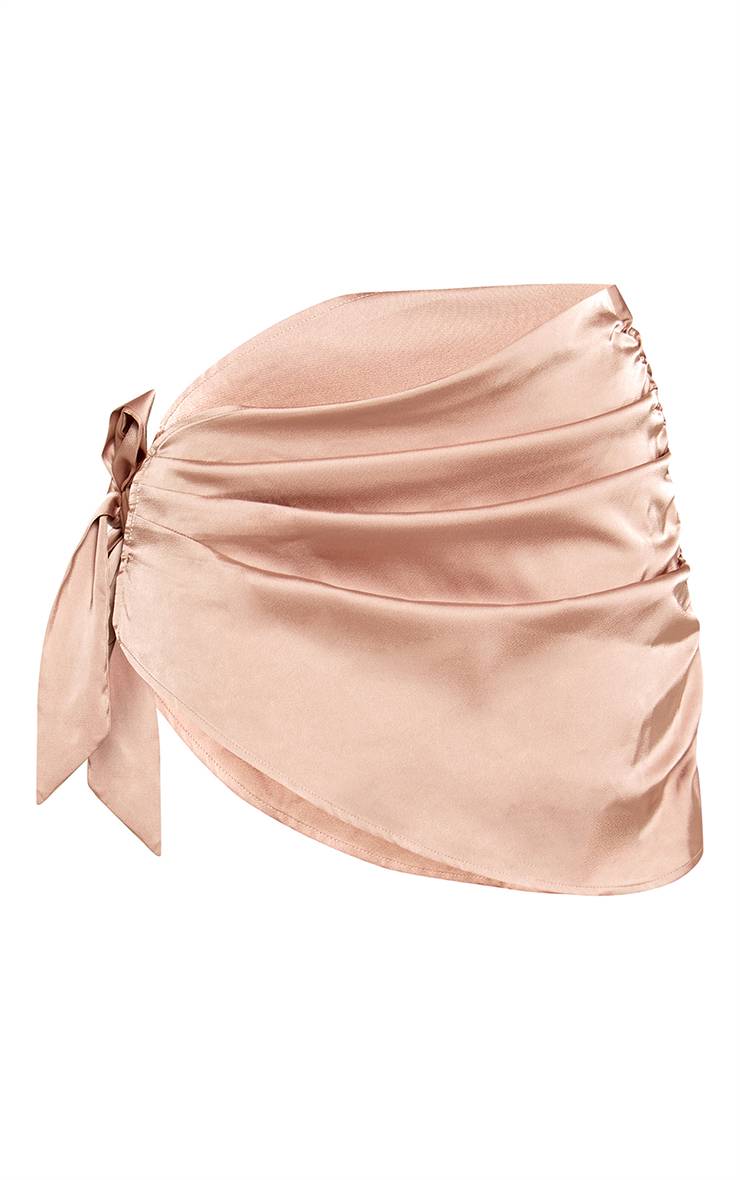 Taupe Robe Courte Drapée En Satin Avec Col Montant En Dentelle