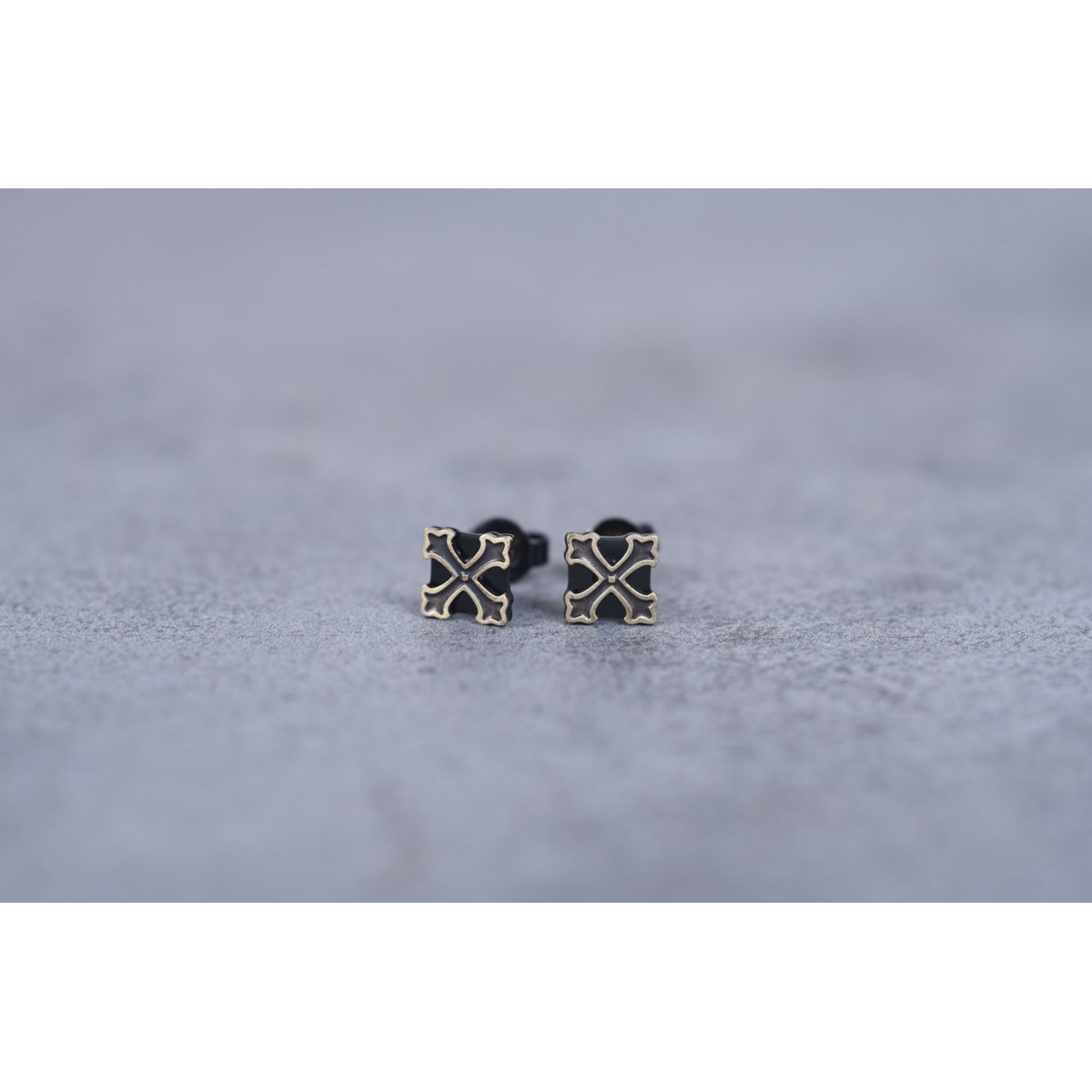 Boucles d'oreilles clous Jin en PVD