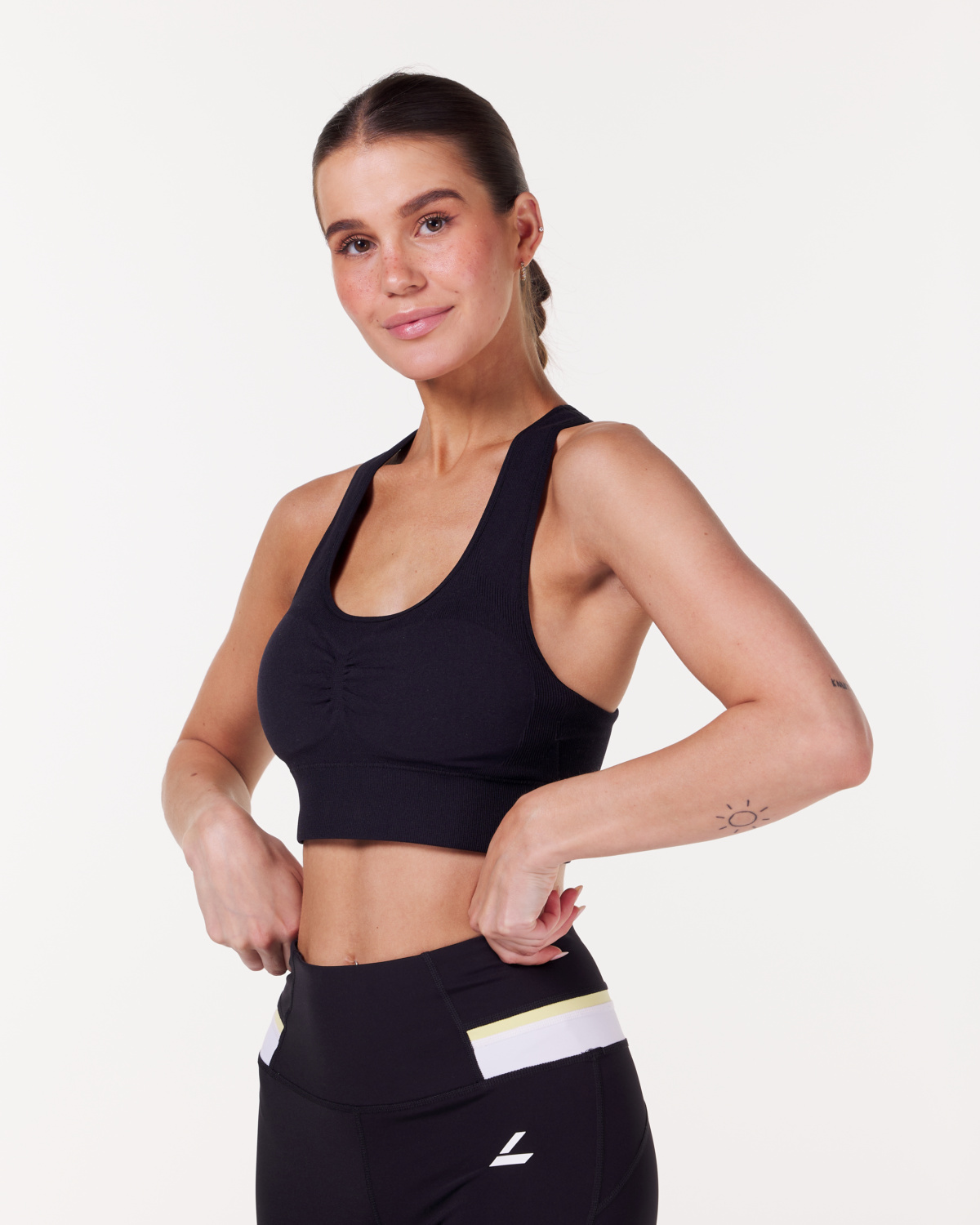 LEVITY Silhouette Seamless Bra Black
