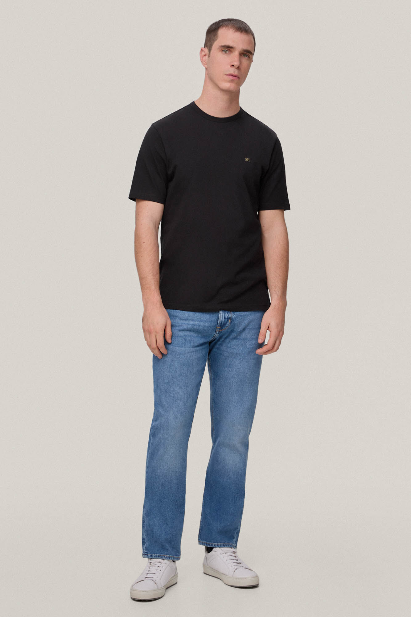 Camiseta básica - Preta