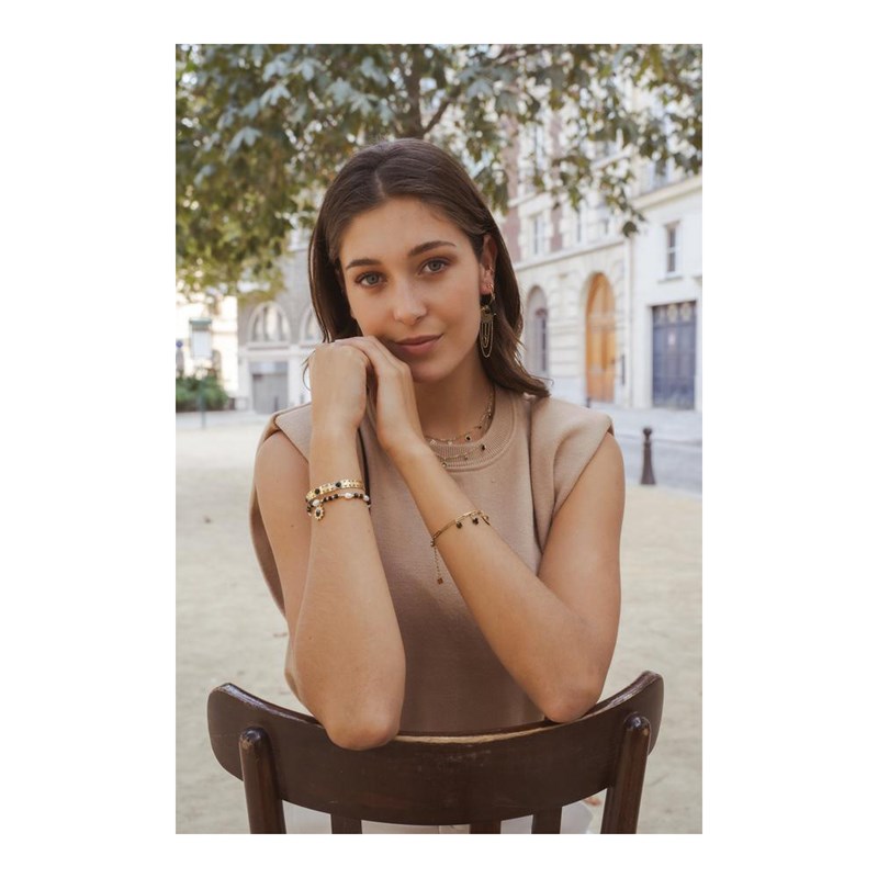 Boucles d'oreilles pendantes en acier dorées avec chaîne orné d'une pierre de crytal blanche