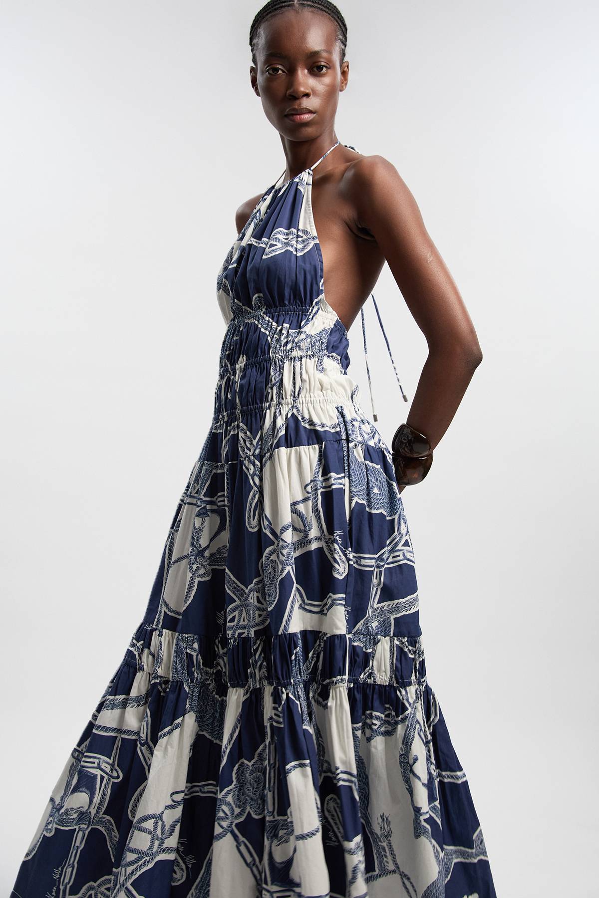 KarenMillen Robe Longue Tissée À Col Licou Imprimé Chaîne À Volants Étagés En Coton Froncé