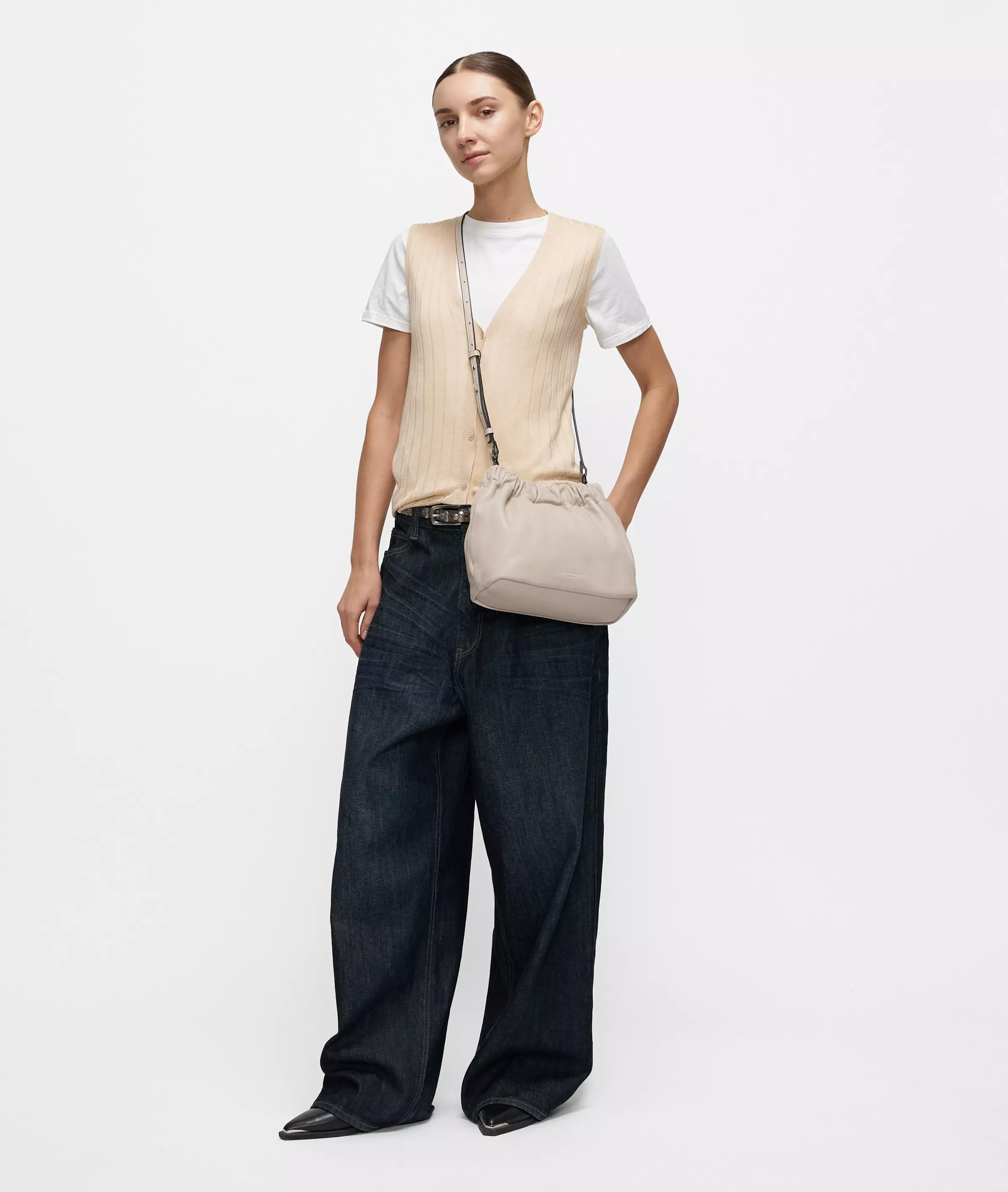 Cloud II Hobo S Handy hobo bag made from naturally grained leather