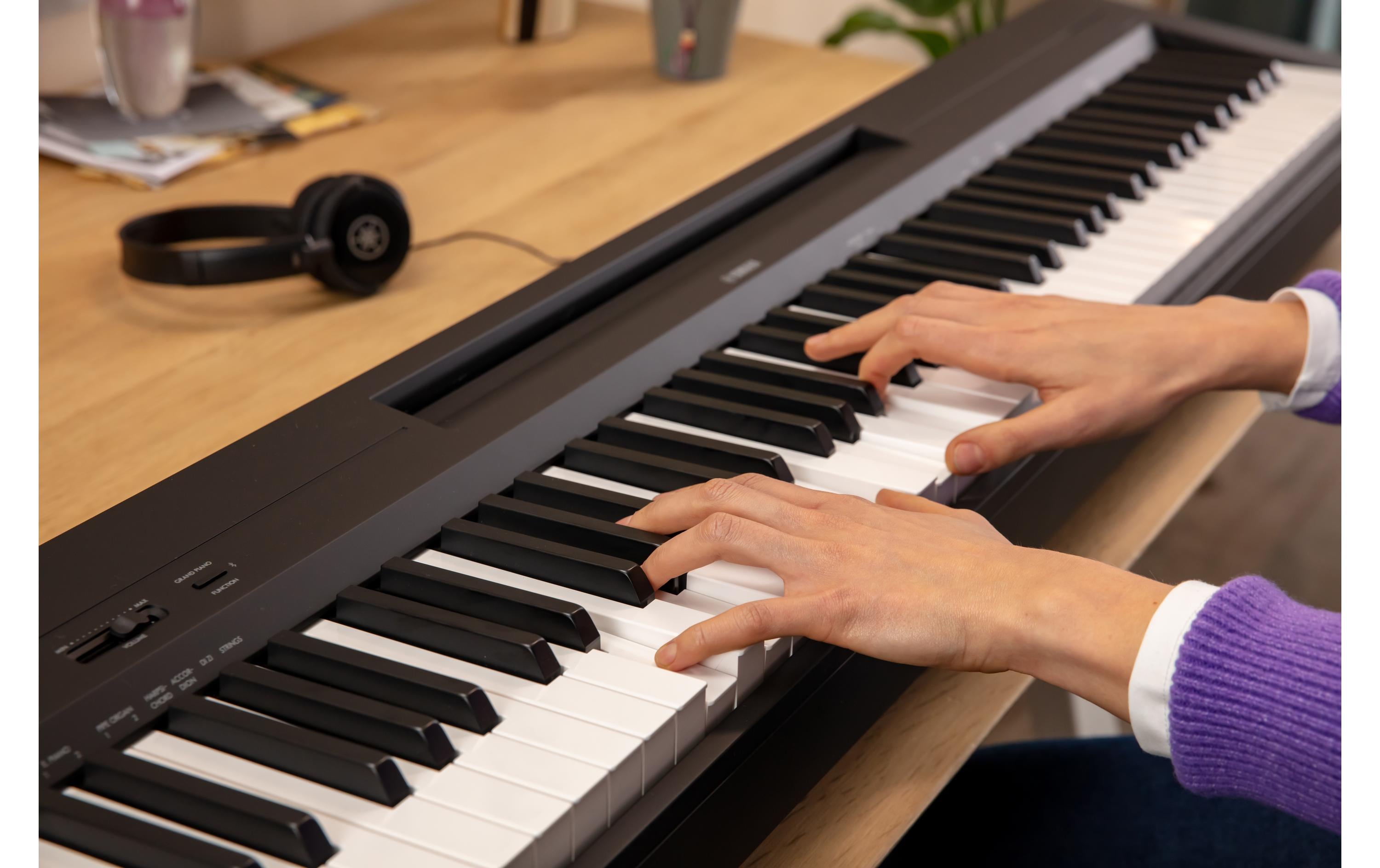 E-Piano P-145BT<br>Portables Piano mit 88 Tasten und Bluetooth
