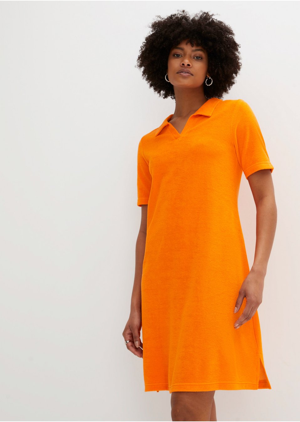 Robe en tissu éponge avec col polo
