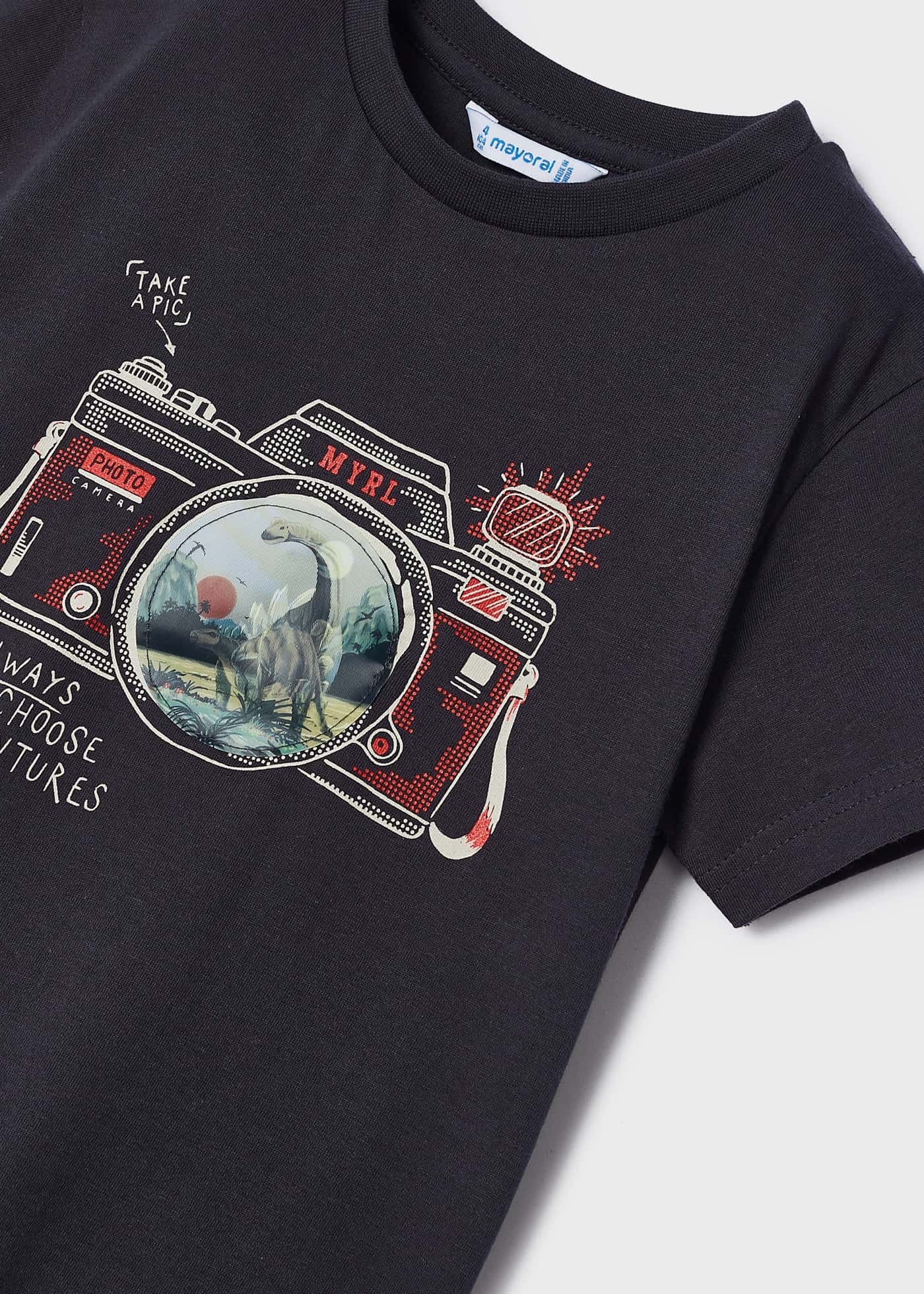 Camiseta de manga curta com estampa interativa para meninos