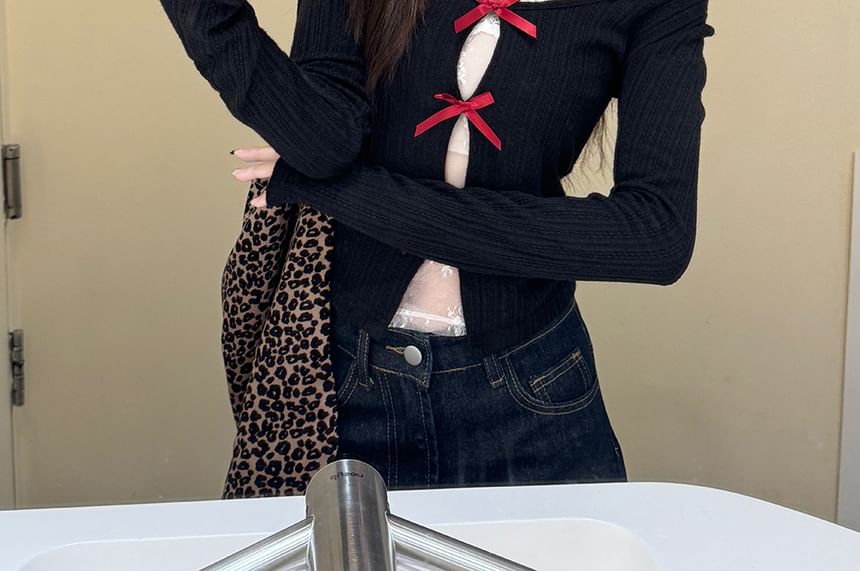 Shinsei - V-hals doorschijnende kanten crop top / gebreide top met lange mouwen en ronde hals en strikaccenten
