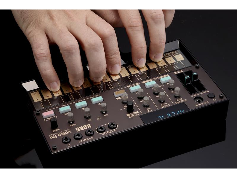 Korg Synthesizer Volca fm 2 Digitaler FM-Synthesizer der neusten Generation im Kompaktformat