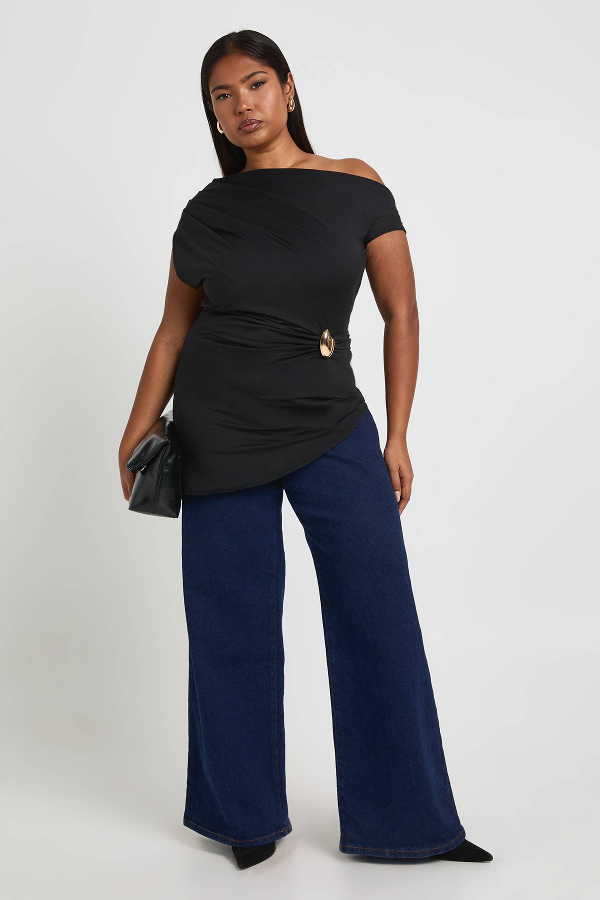 boohoo Plus Haut à épaules dénudées avec garniture dorée