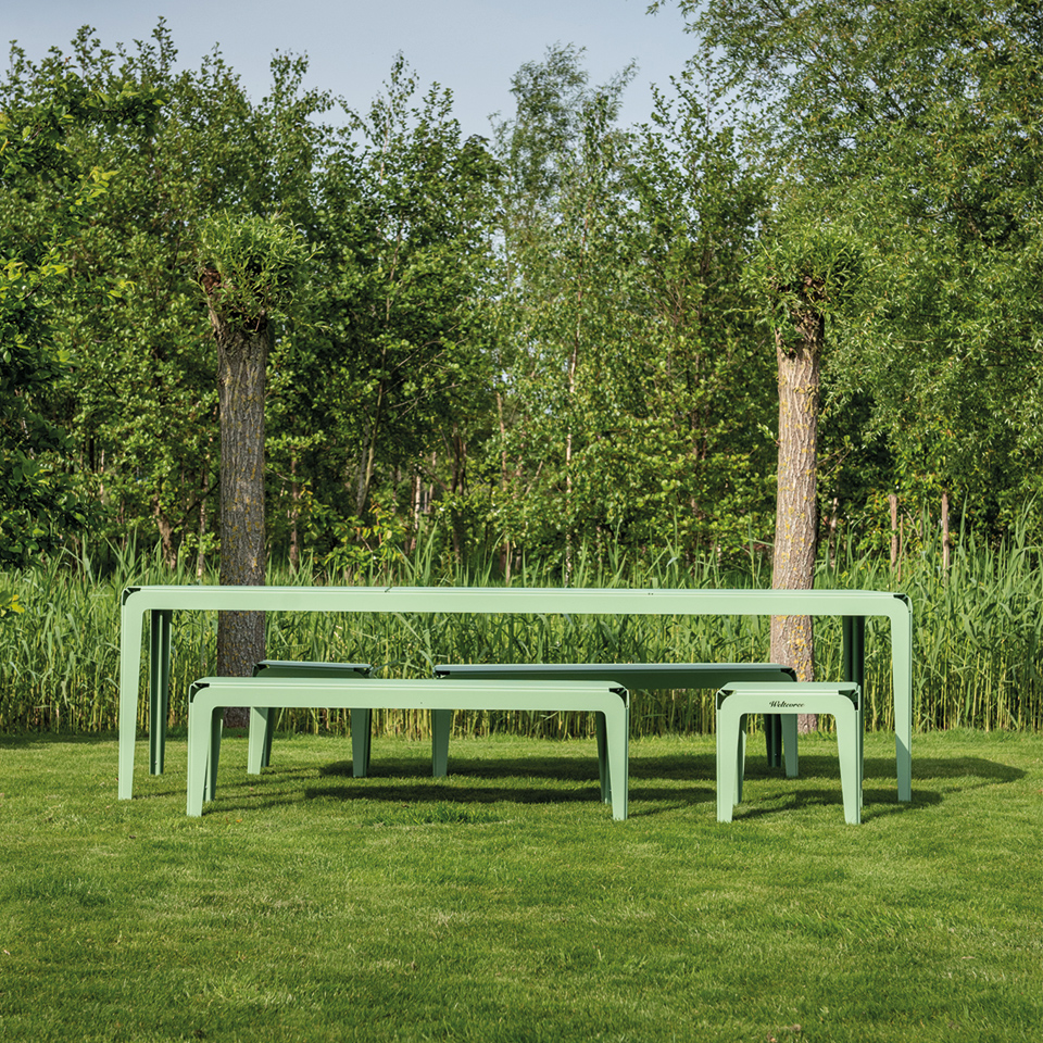 Tuinbank Bended Bench 140 pale green
