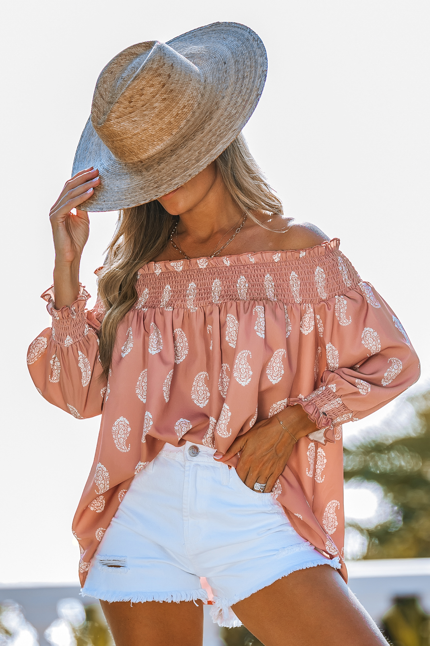 Blouse à manches bouffantes et épaules dénudées paisley