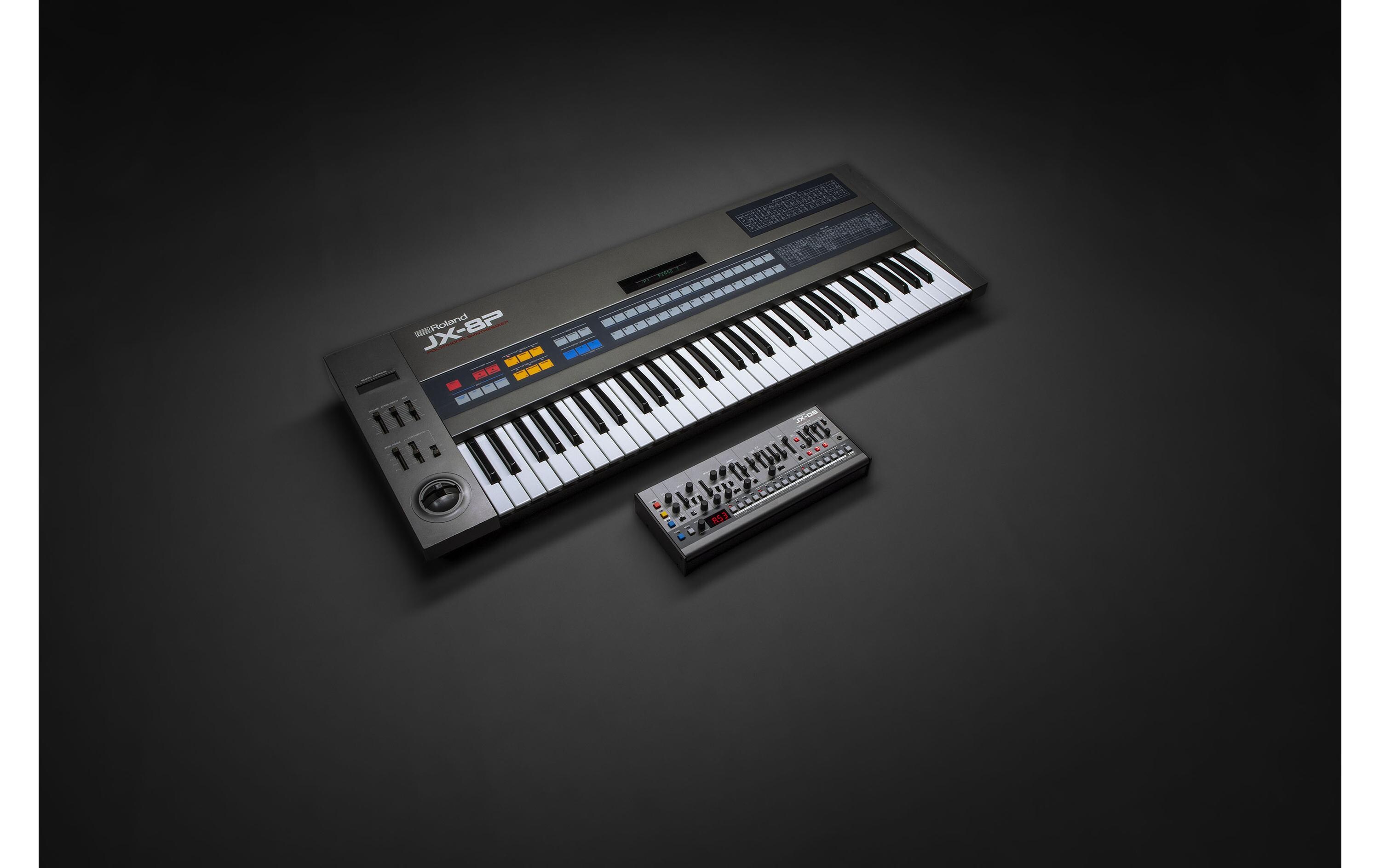 Synthesizer JX-08<br>Authentischer JX-8P Sound mit originalem Spiel- und Klangerzeugungsverhalten
