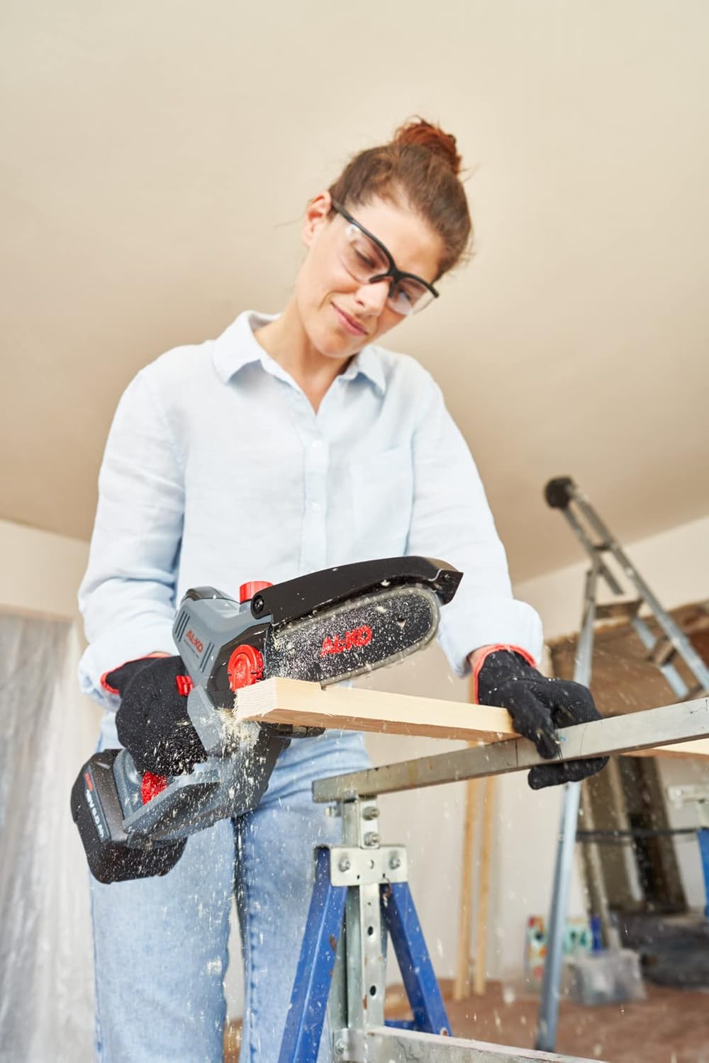 AL-KO Akku-Minikettensäge CSM 1815, 18 V Li-Ion, 15 cm Schnittlänge, Schnittstärke 13 cm, SDL® Smart dynamic lubrication, inkl. Akku, Ladegrät,Tragekoffer und Kettenöl