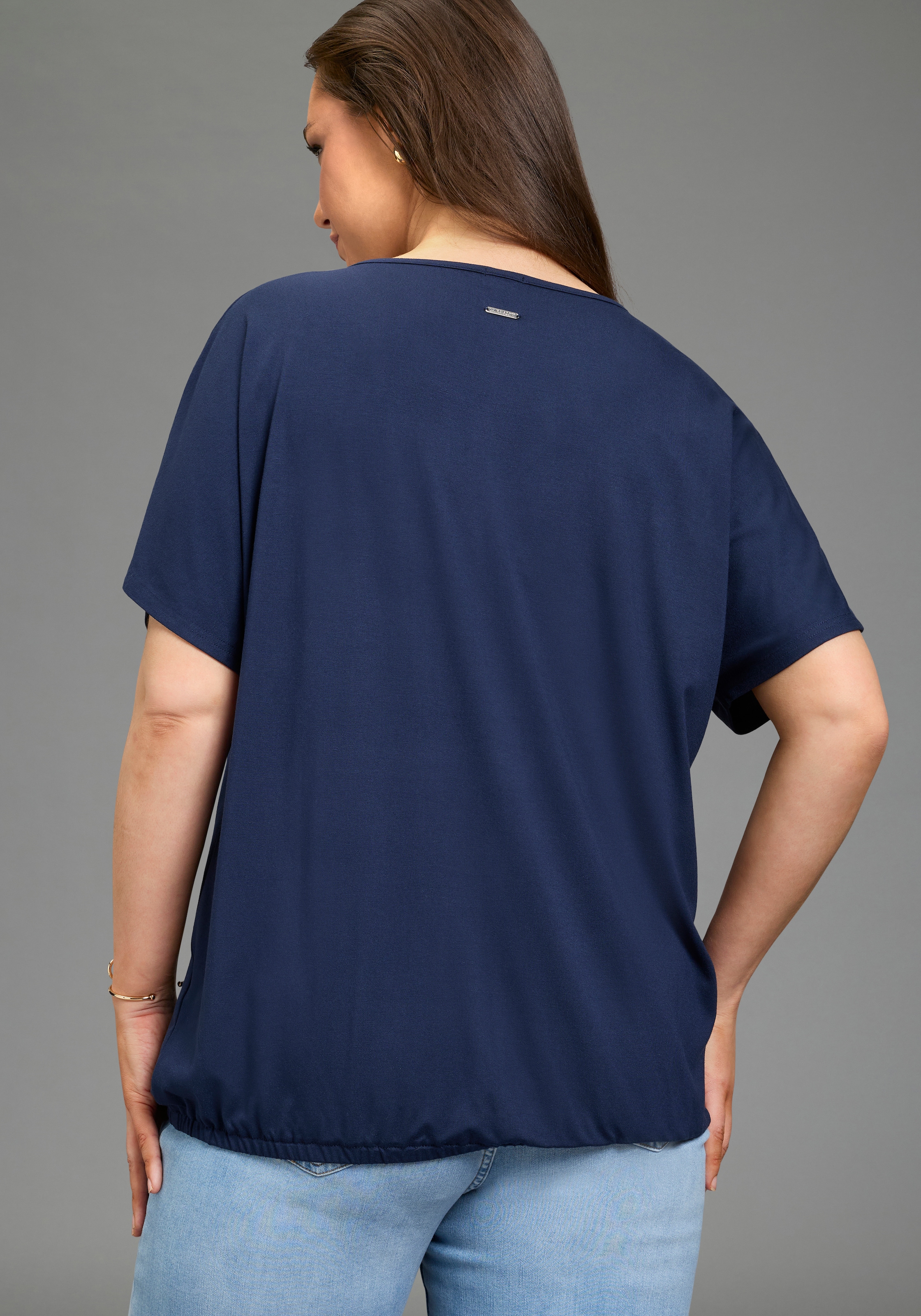 Laura Scott CURVE T-Shirt figurumspielende Passform, mit Rundhalsausschnitt und Elastikbund