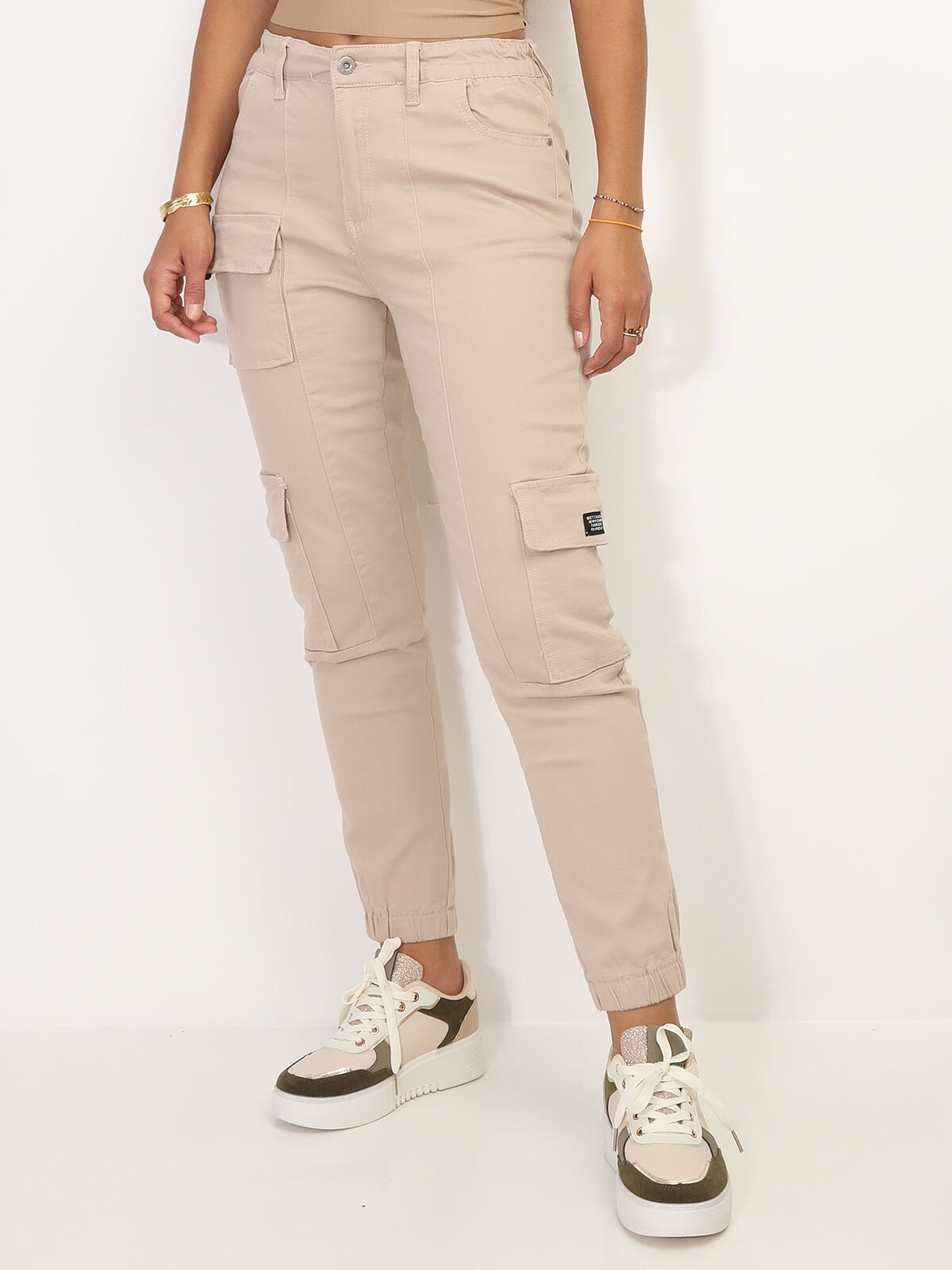 Pantalon cargo style jogger- Beige