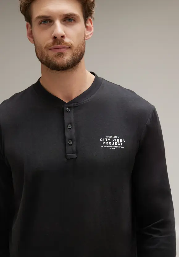 Henleyshirt mit Brustprint - Black