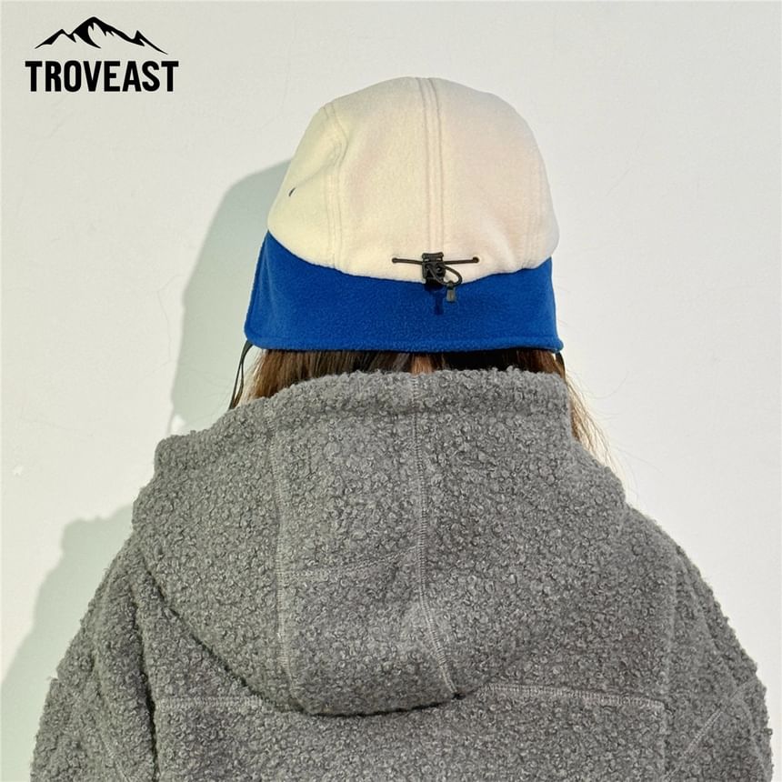 Trovelst - Geborduurde fleece oorklepmuts met paneel